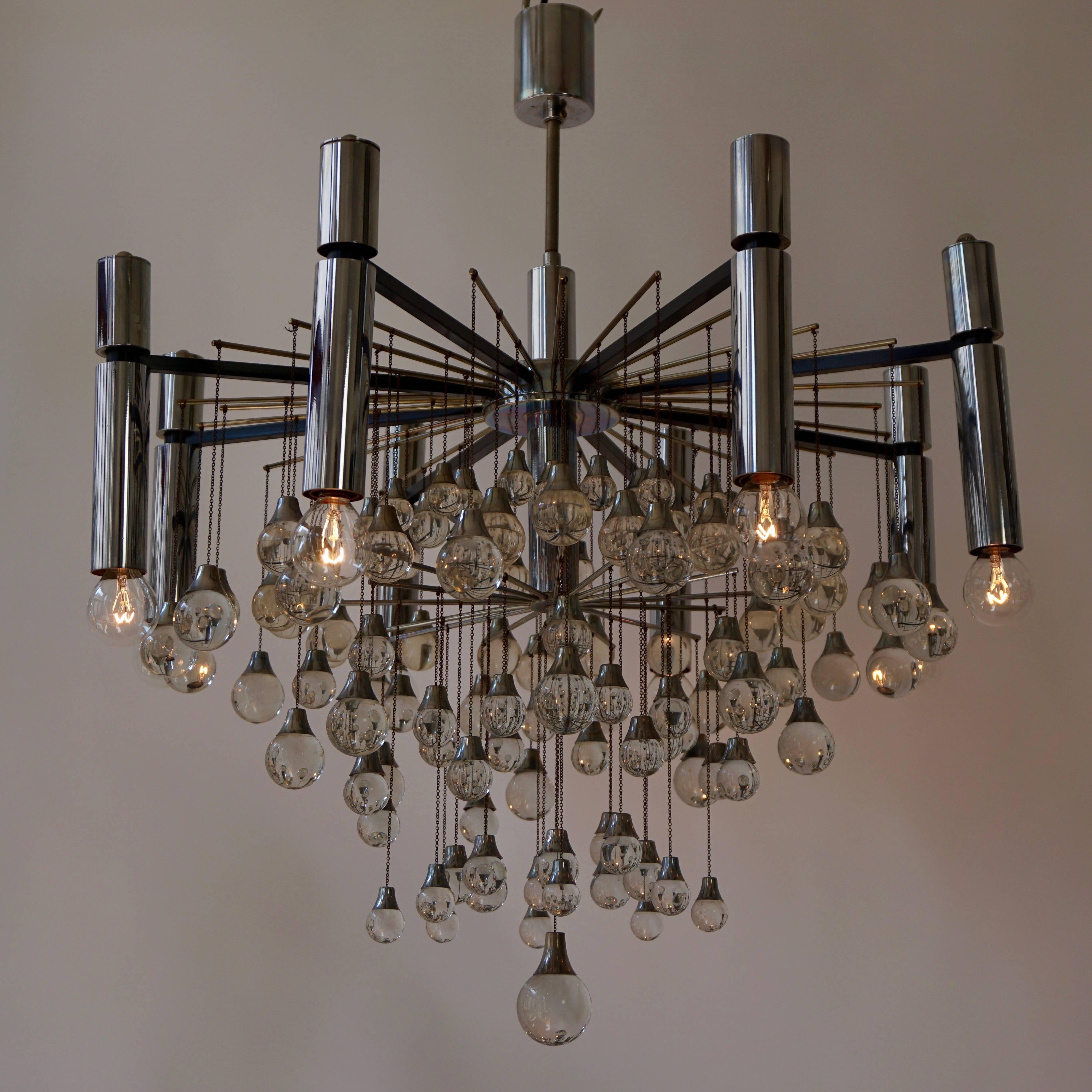 lampadari a goccia di cristallo antichi