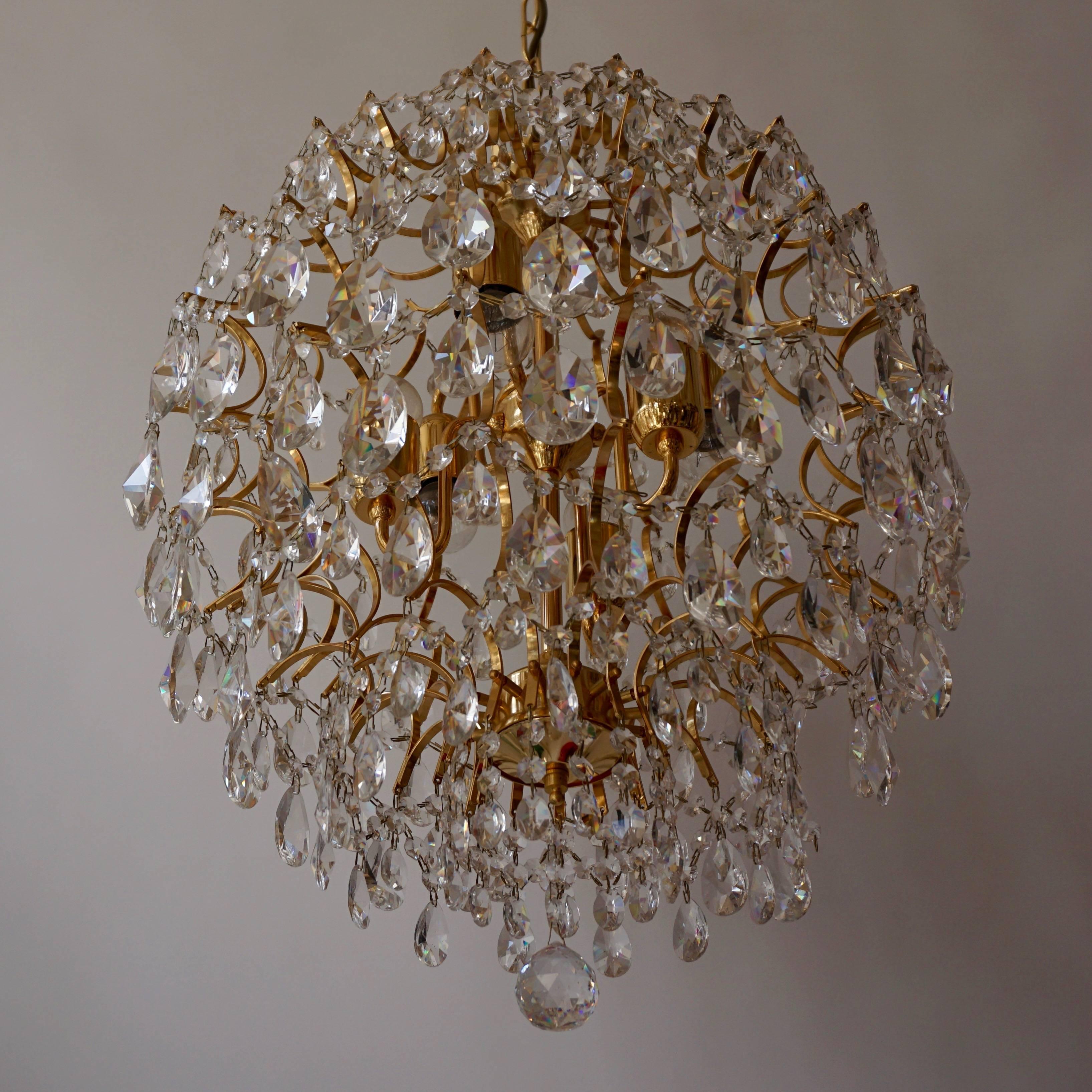 Hollywood Regency Italian Chandelier in Brass and Crystal  For Sale