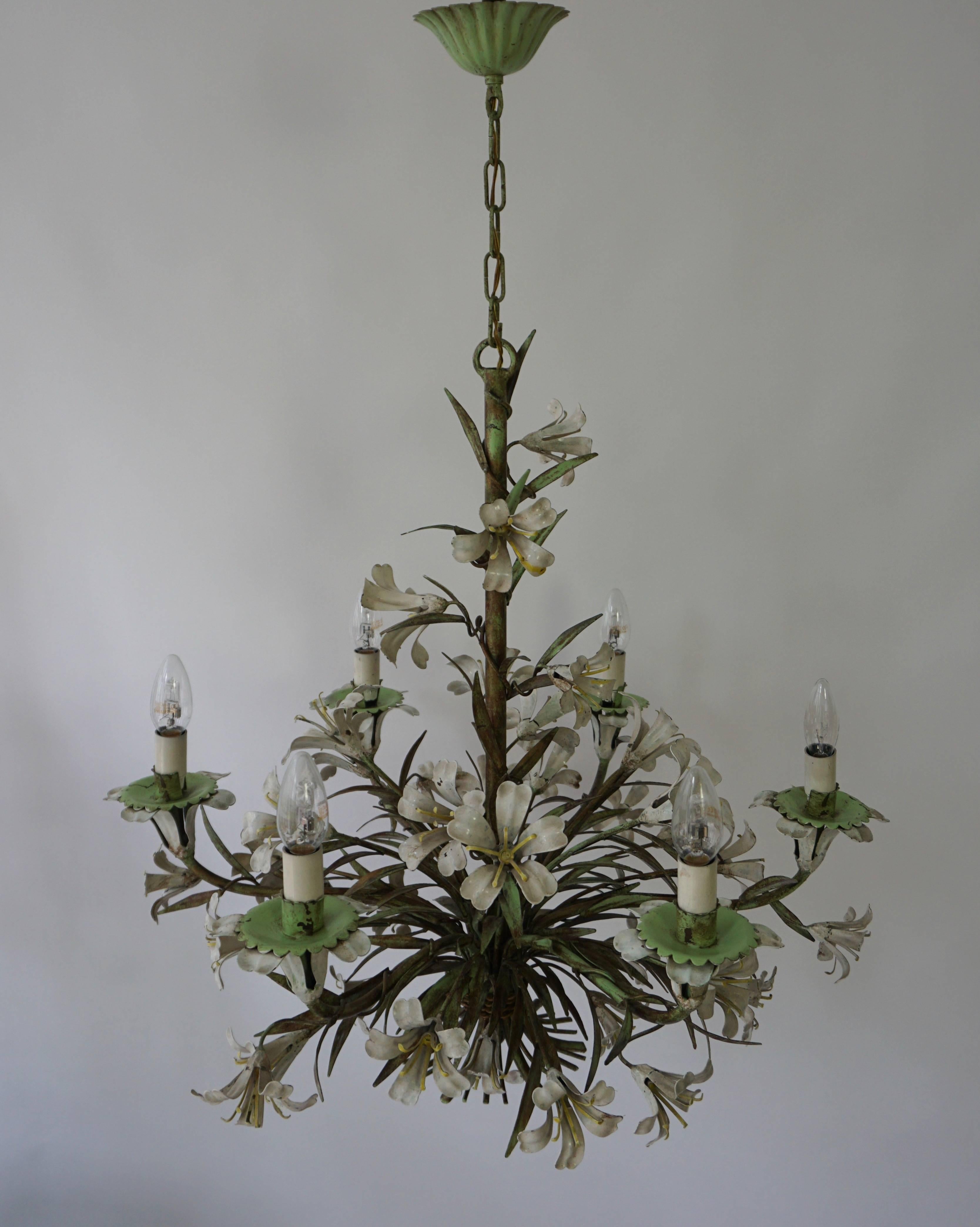 Italian metal painted flower chandelier.
Measures: Diameter 65 cm,
height 65 cm,
height with the chain is 90 cm.
Six E14 bulbs.