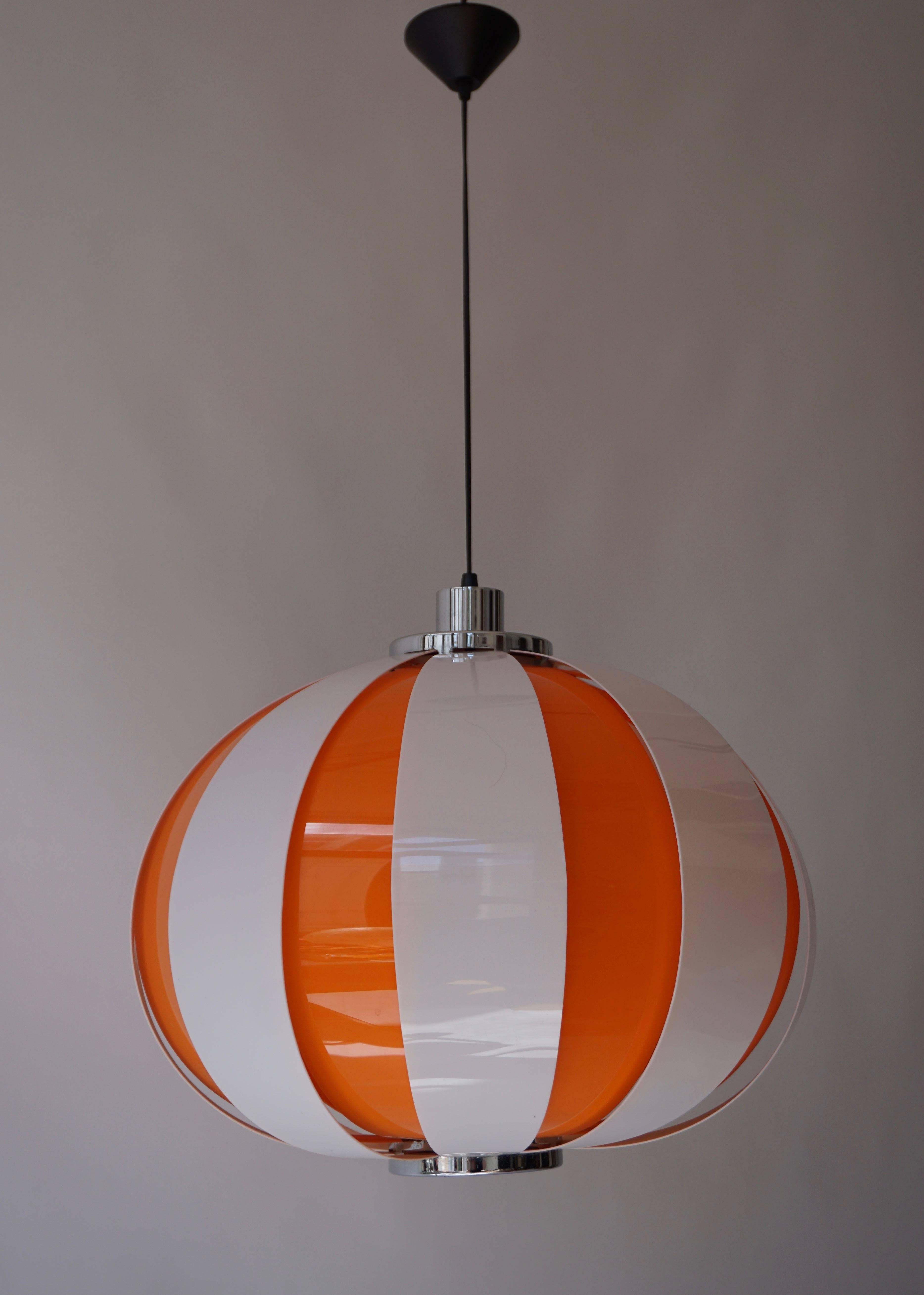 Plastic Slats Pendant Lamp In Good Condition For Sale In Antwerp, BE