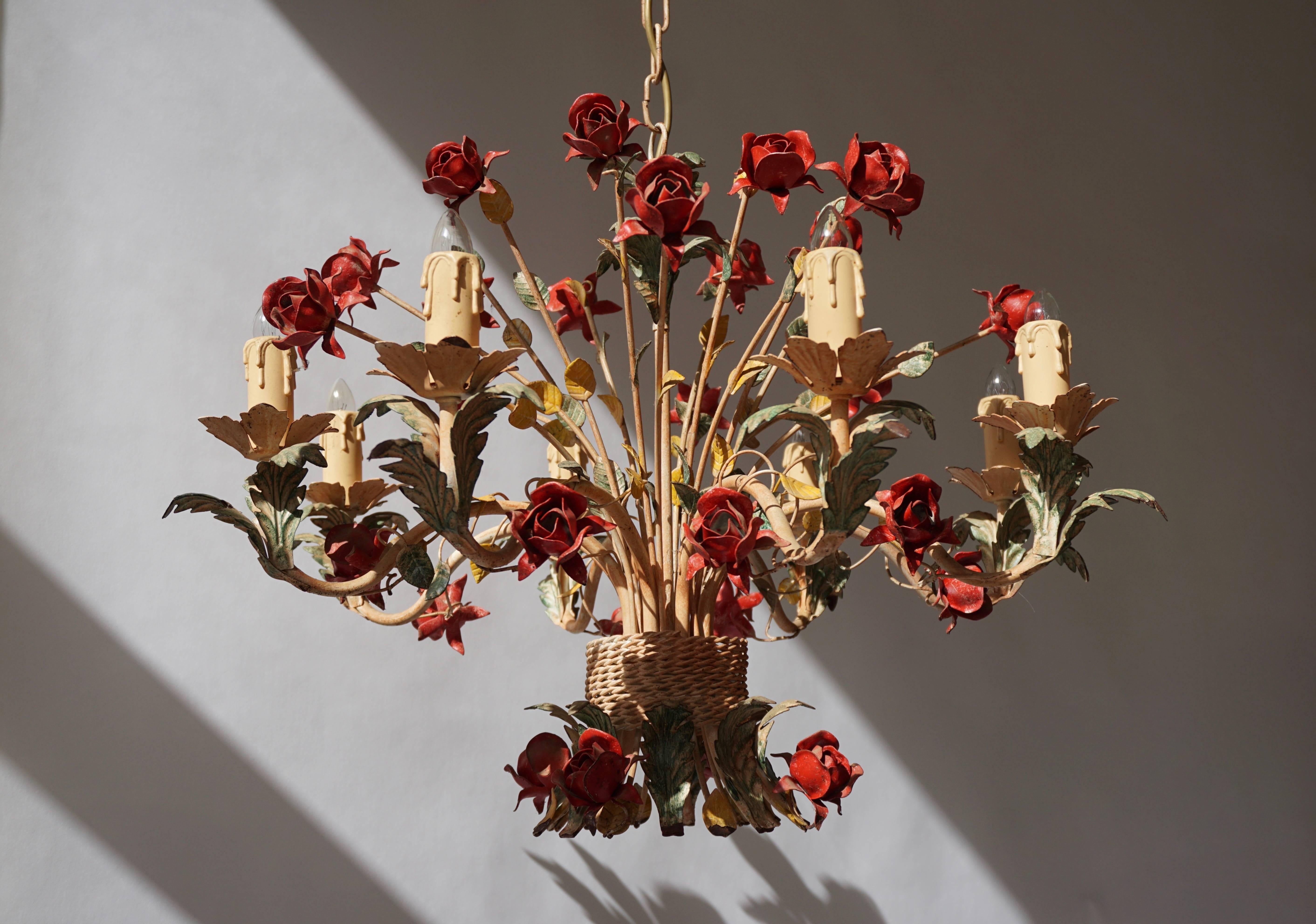 Italian flower chandelier with eight arms.
Eight E14 bulbs.
Total height with the chain is 100 cm.