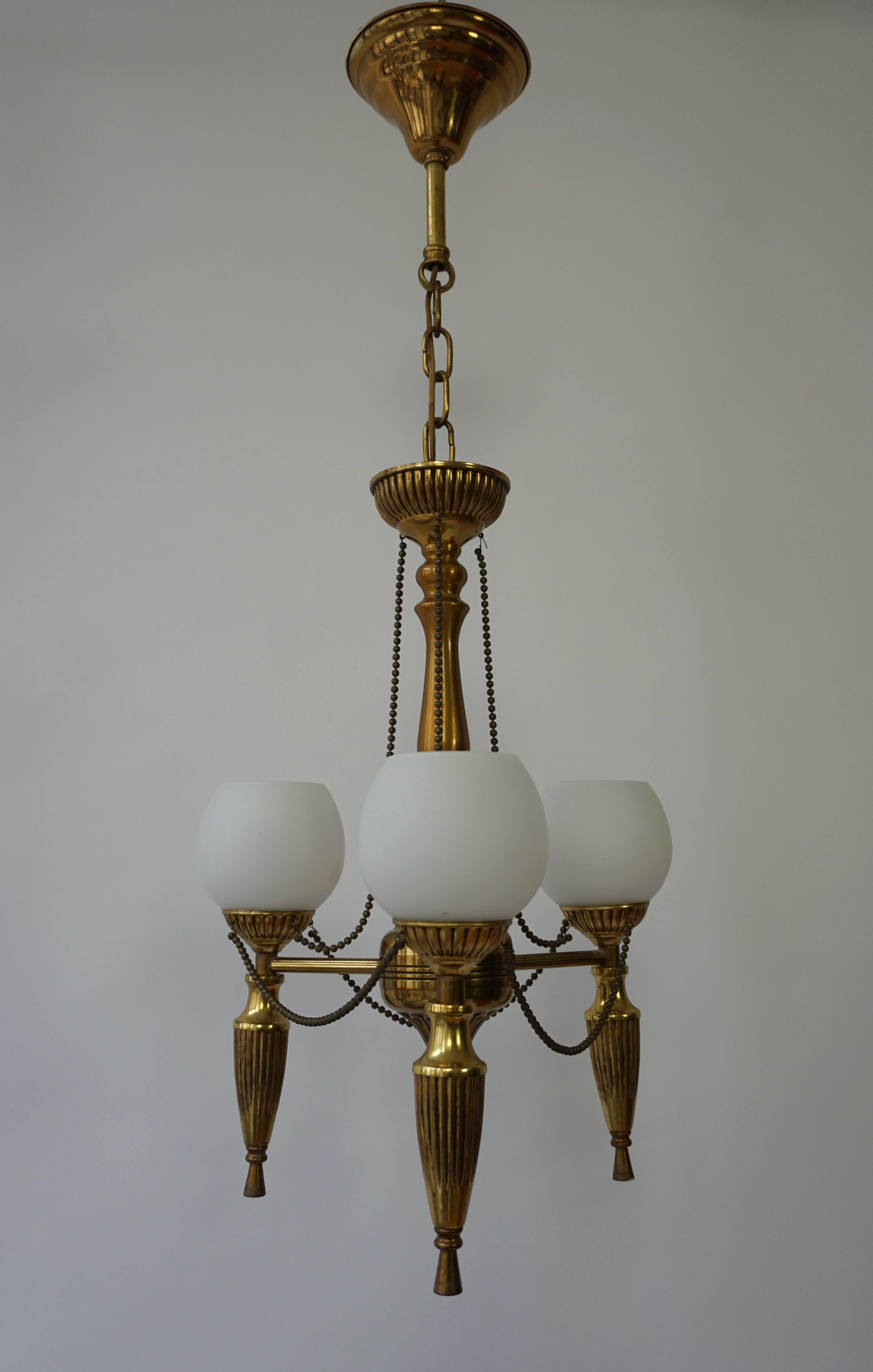 1950s pendant with beautiful and quality details. Controlled to the three pieces of E14 sockets.