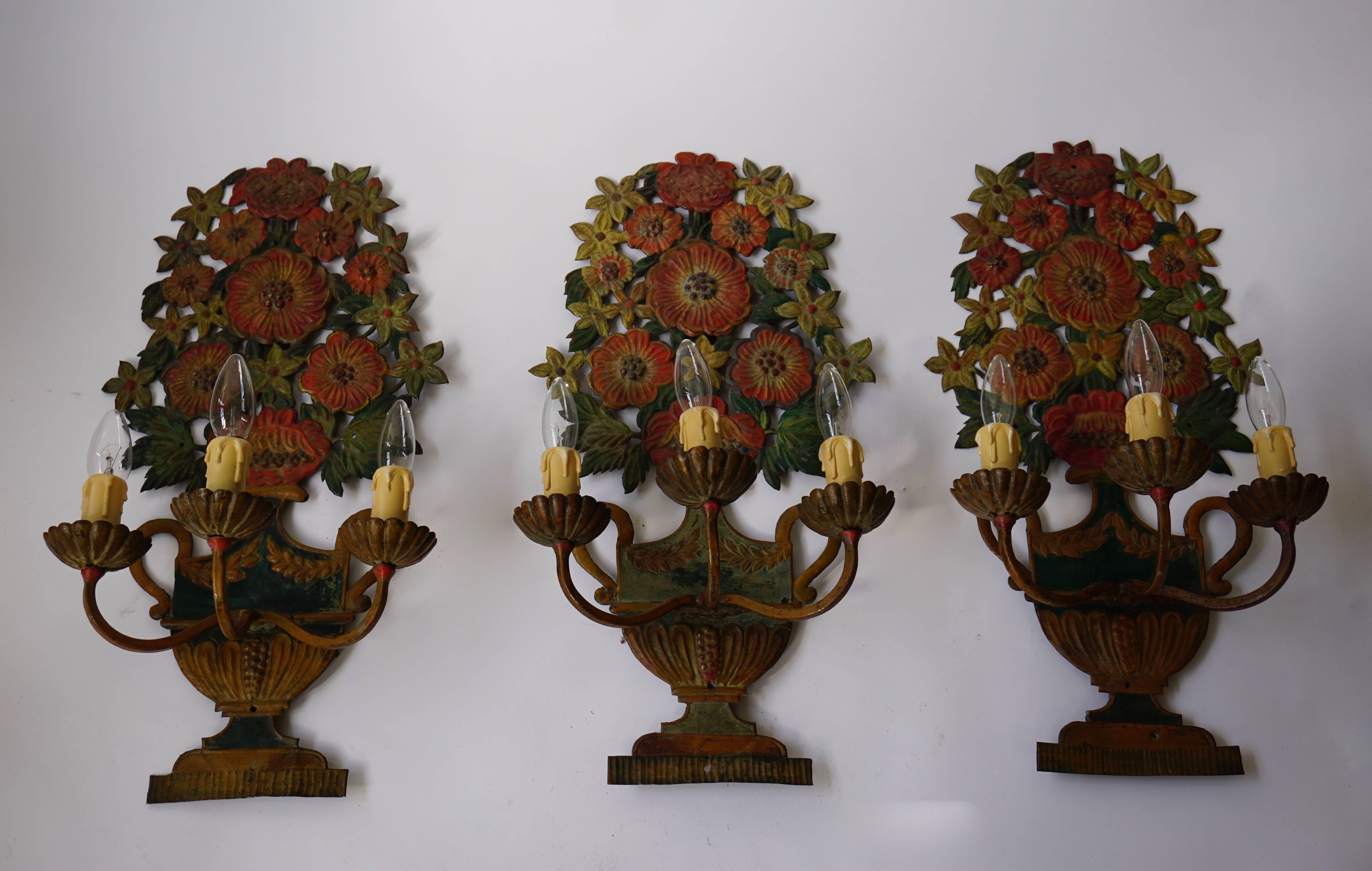  Four Painted Wall Lights In Good Condition In Antwerp, BE