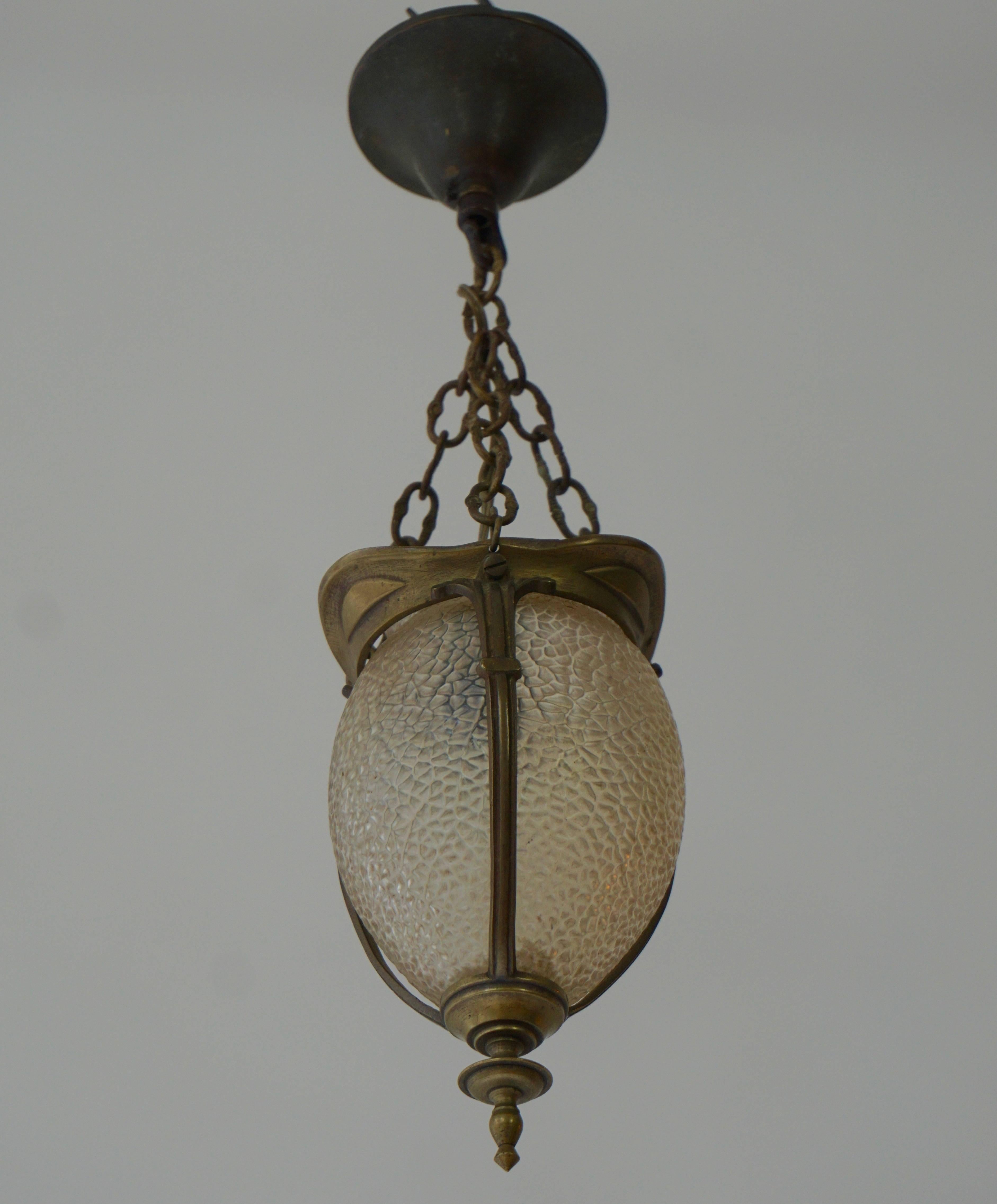 Two Jugendstil hall or pendant lights.
Size: 11 cm diameter.


