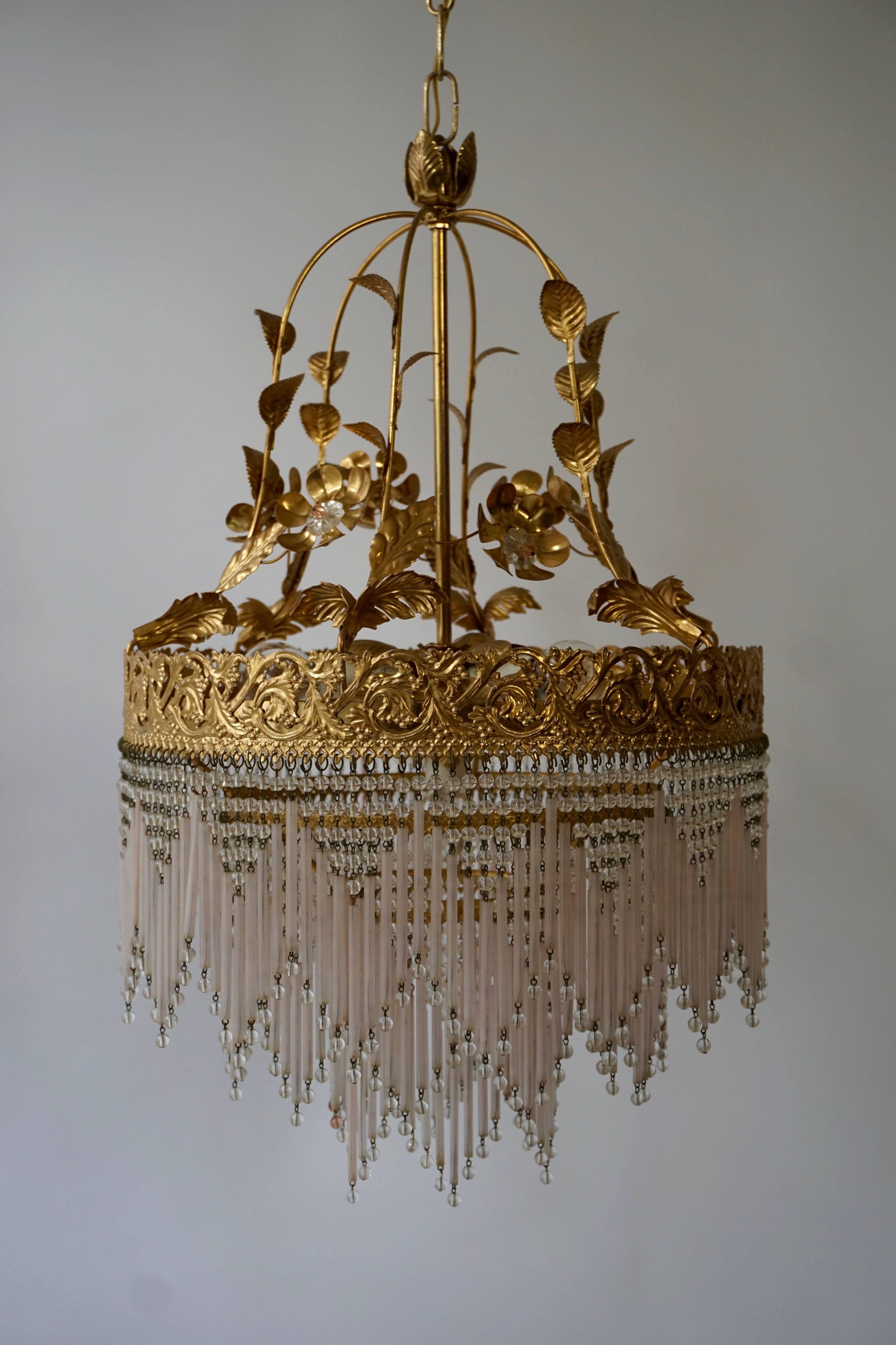 Italian Murano glass and brass chandelier.

Diameter: 40 cm.
Height: 65 cm.
Total height with the chain: 100 cm.
Four E14 bulbs.