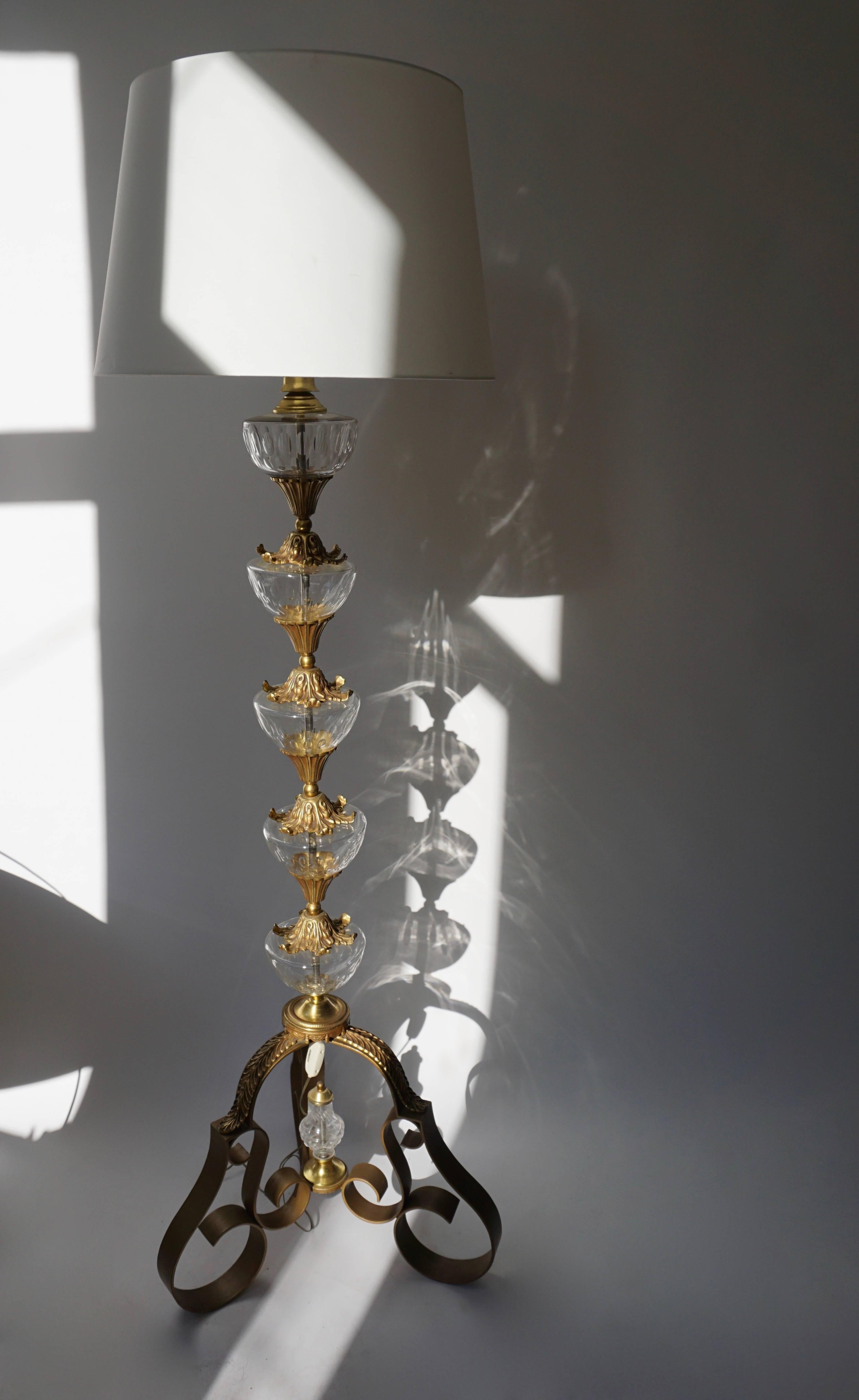 Rare and Elegant Bronze and Cut Crystal Floor Lamp In Excellent Condition In Antwerp, BE