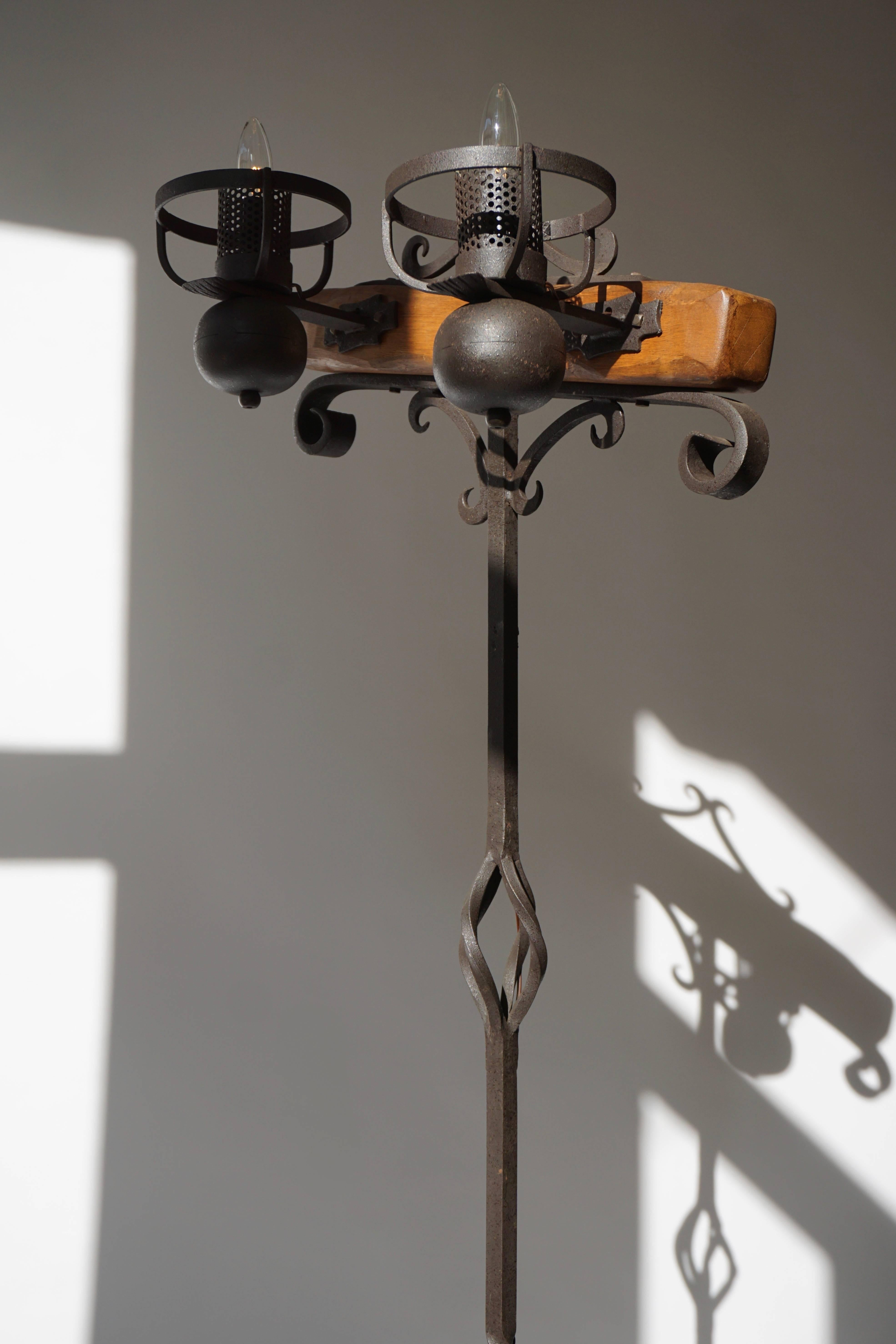 Wrought Iron Floor Lamp In Excellent Condition For Sale In Antwerp, BE