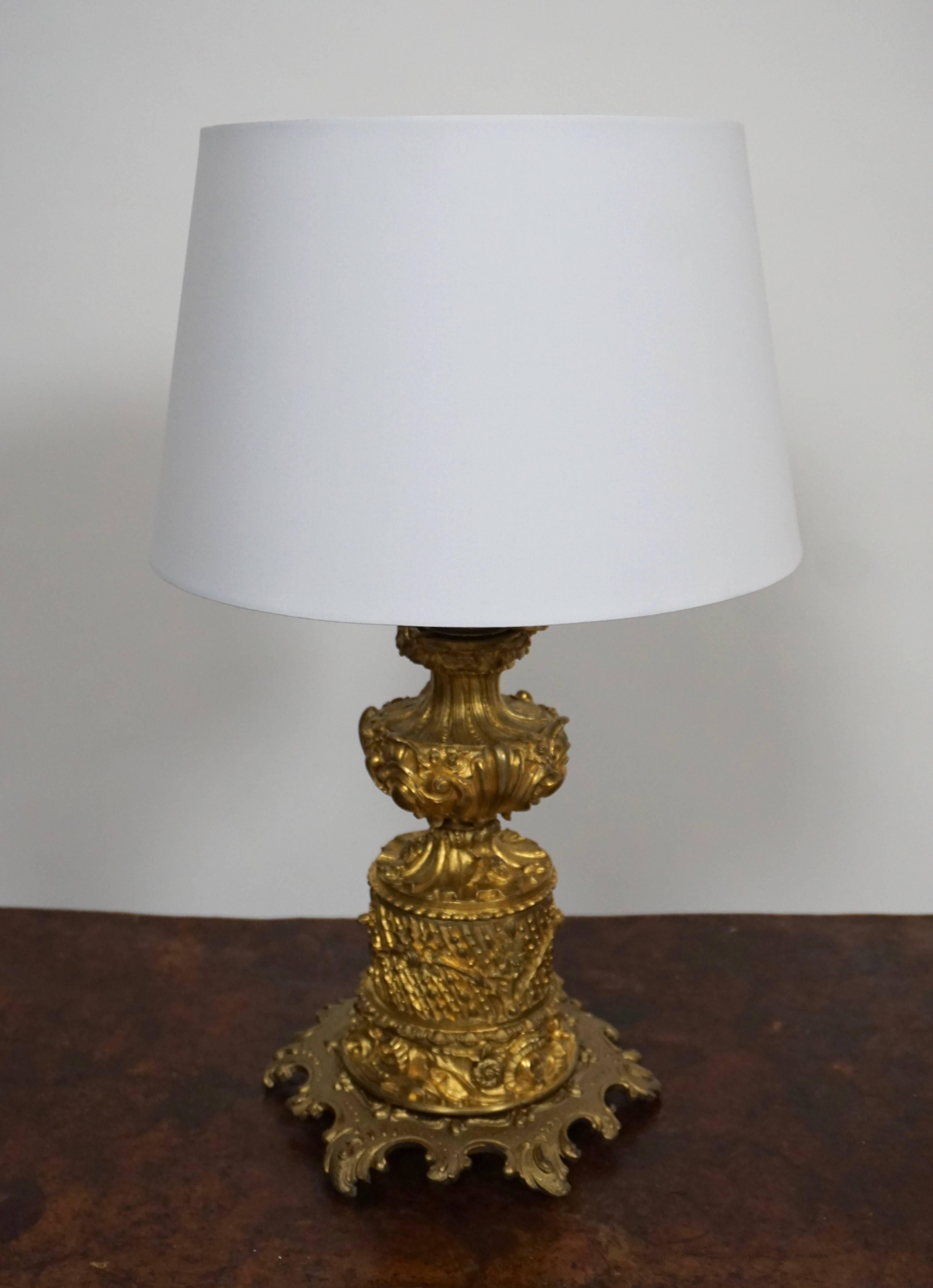 Table lamp.
Height without shade: 50 cm.
Height base without fitting, 30 cm.
Diameter: 24 cm.

Height with shade: 55 cm.
Diameter: 34 cm.

Price without shade.