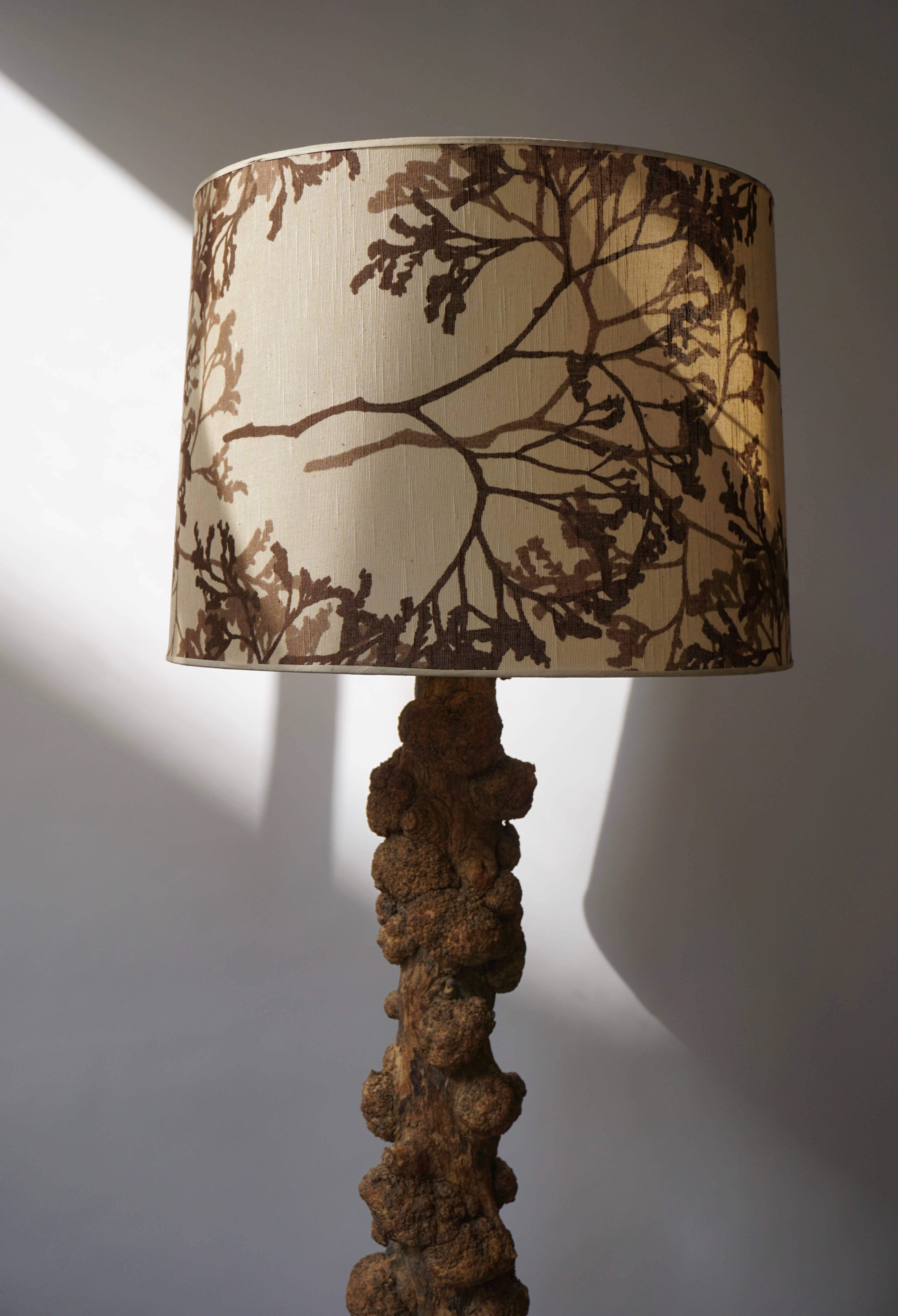 20th Century Unique and Highly Decorative Congolese Hardwood Tree Trunk Floor Lamp For Sale