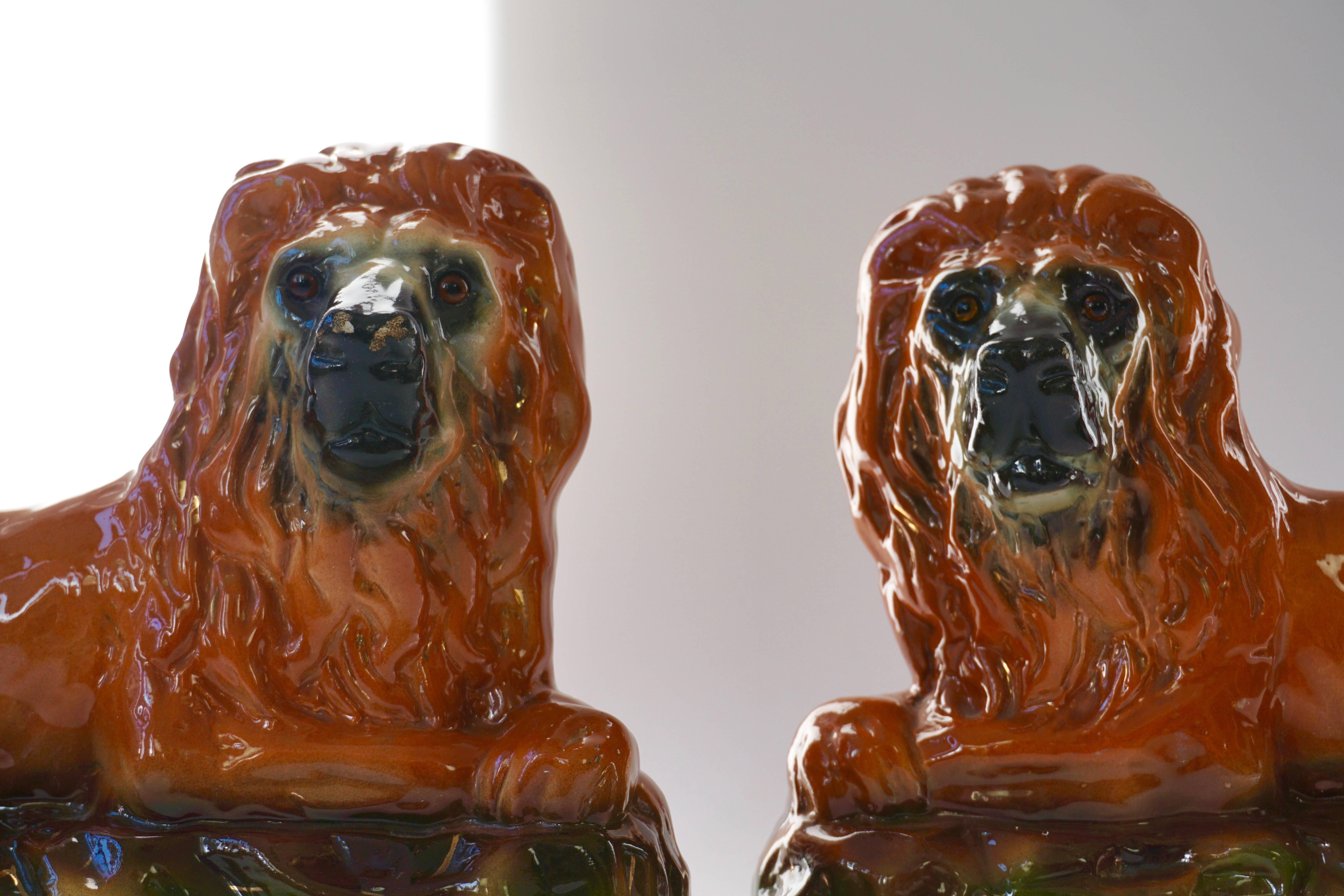 Due leoni in ceramica in vendita 2