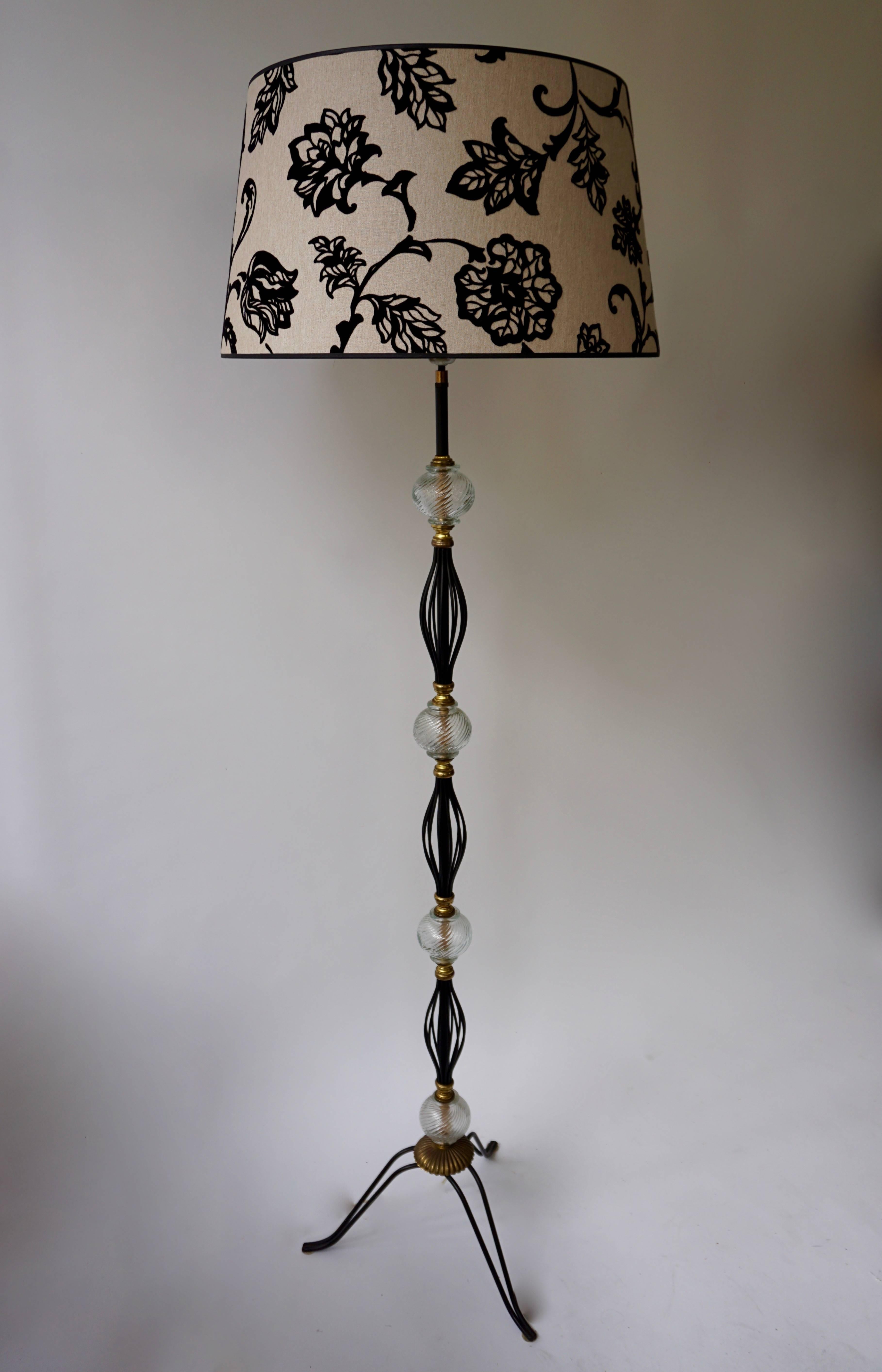 20th Century Italian Elegant Floor Lamp in Brass and Glass For Sale