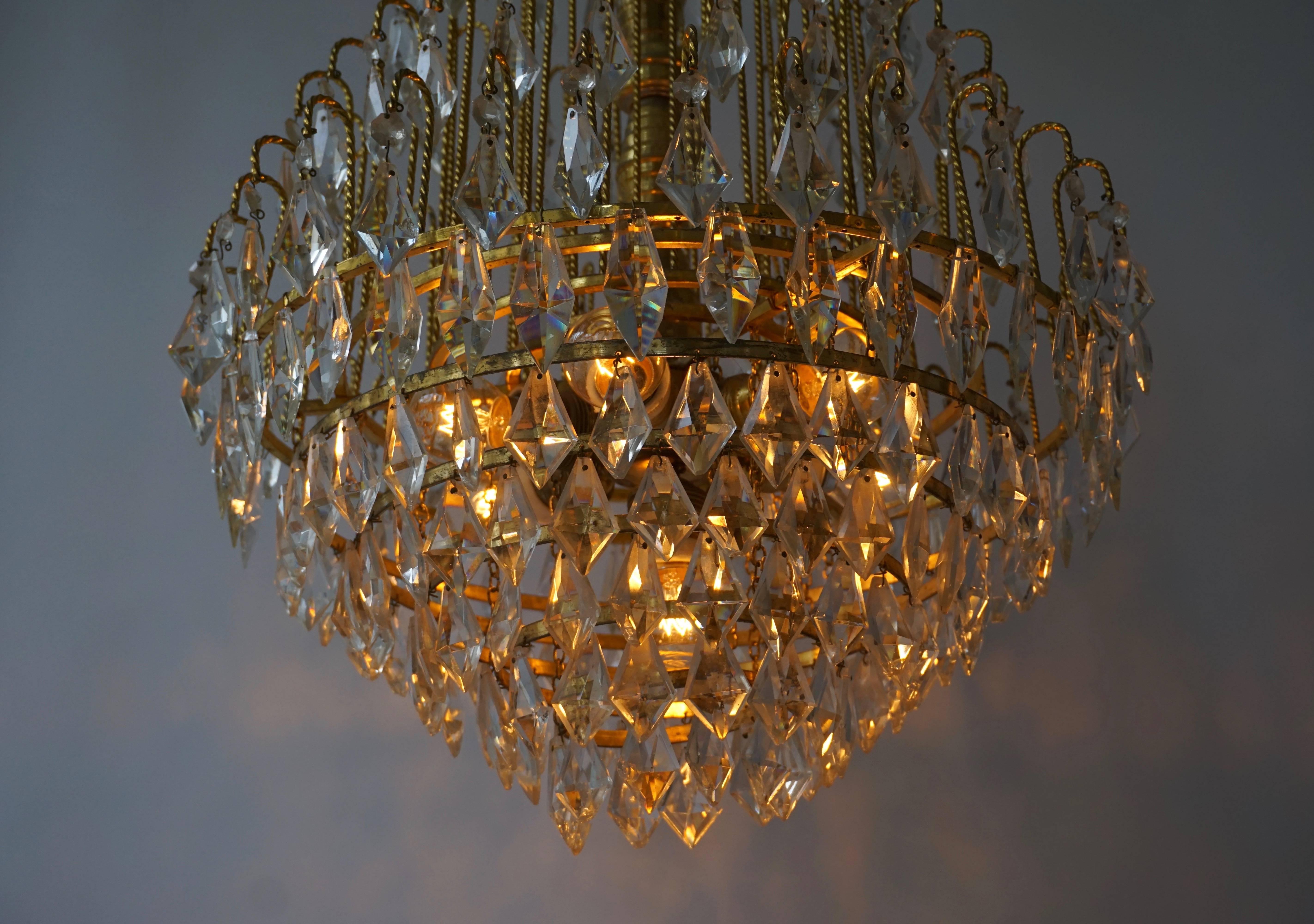 Mid-Century Modern Elegant Brass and Crystal Chandelier For Sale
