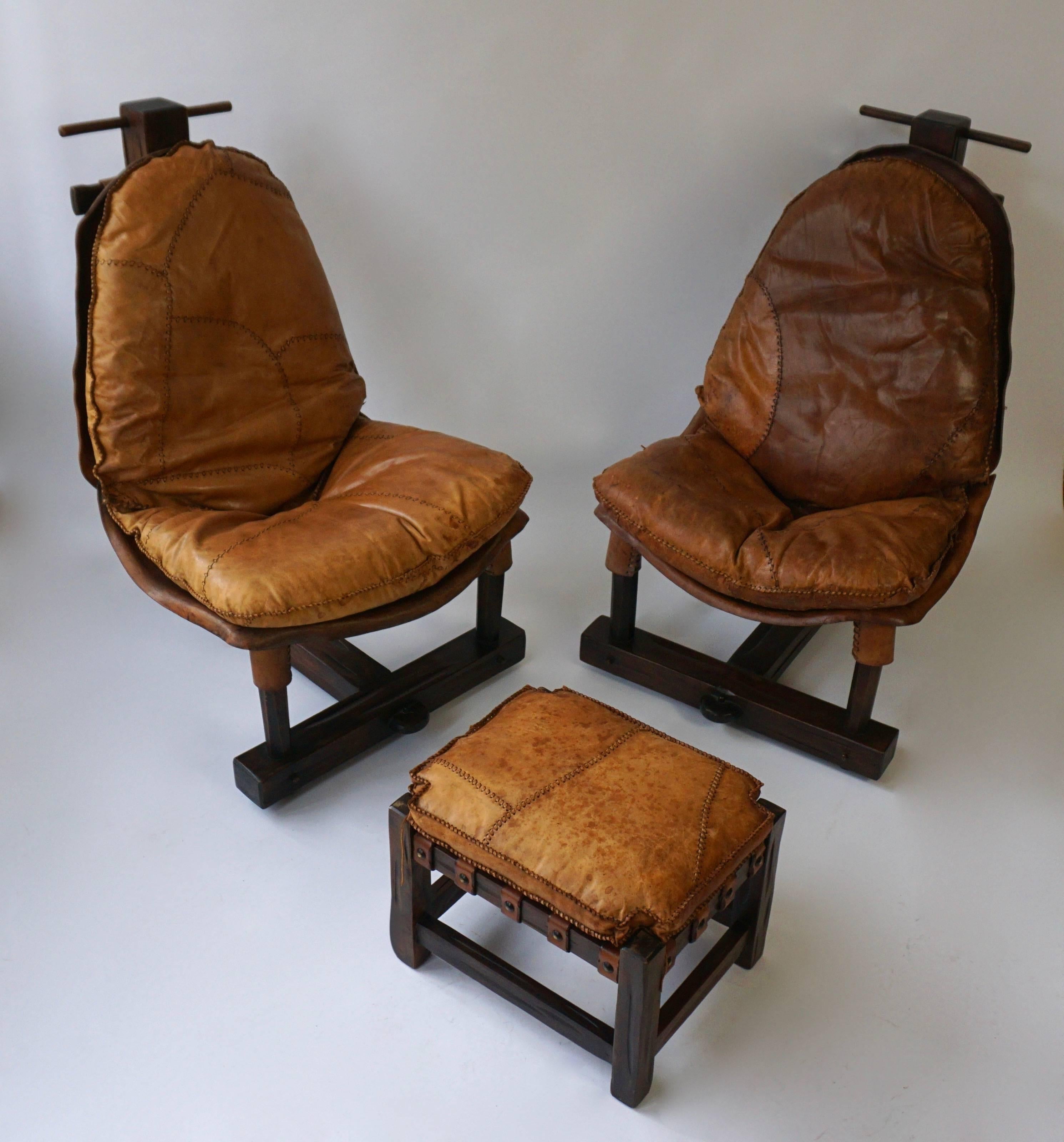 Cuir Paire de chaises longues brésiliennes de style brutaliste en vente
