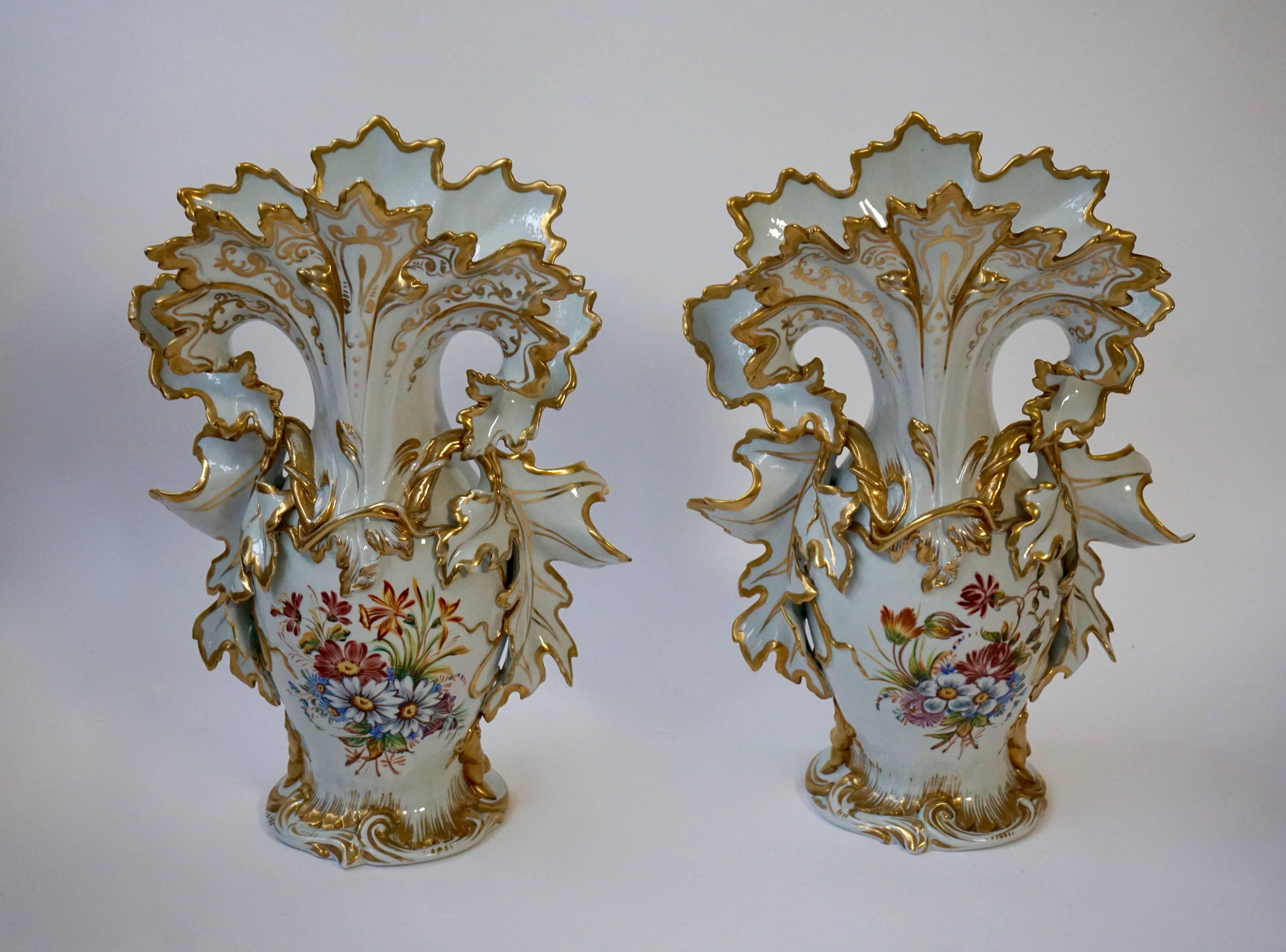 Great Pair of Italian Porcelain Vases with Gold Leaf In Excellent Condition In Antwerp, BE