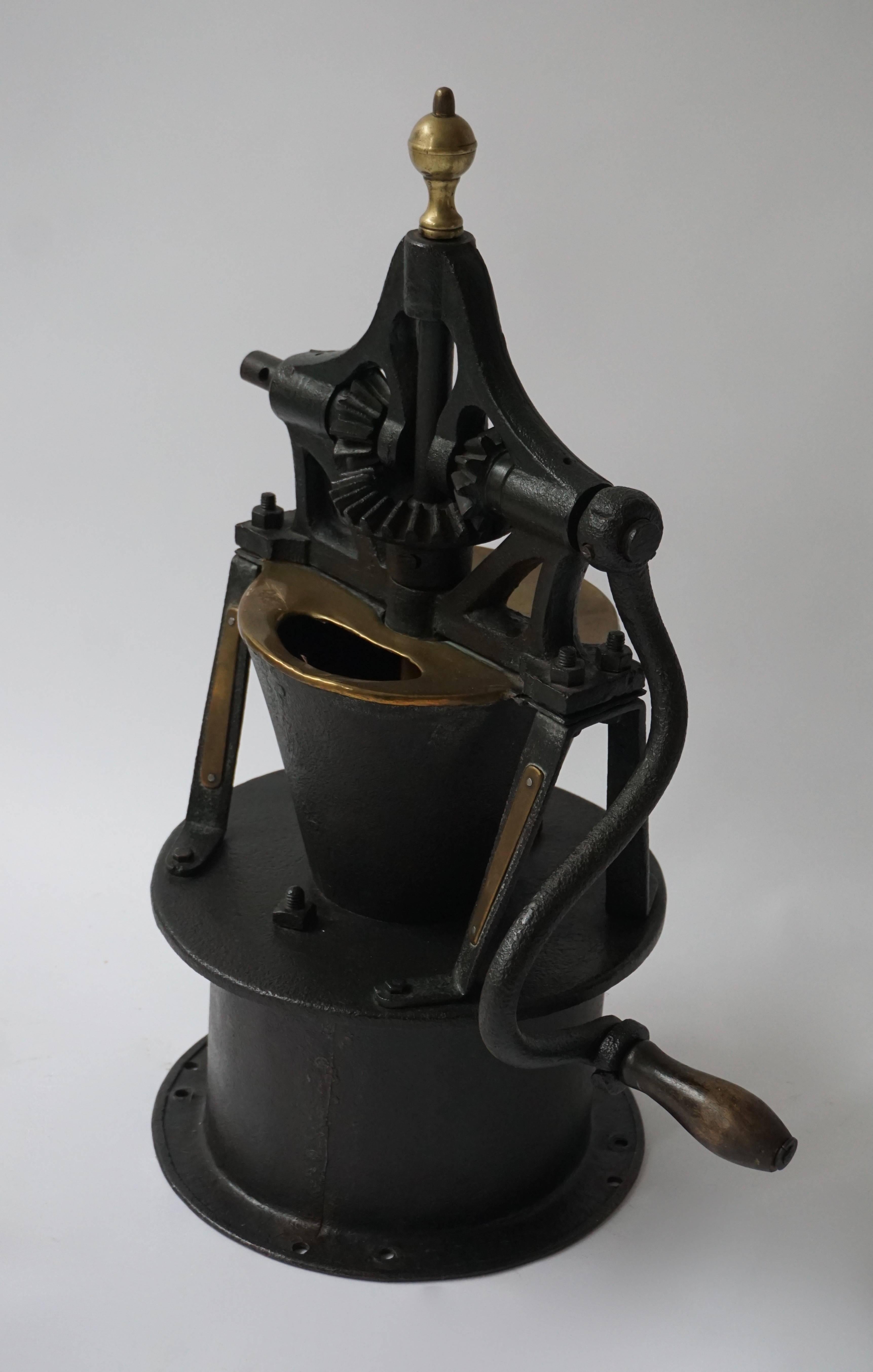 Decorative Coffee Grinder In Good Condition In Antwerp, BE