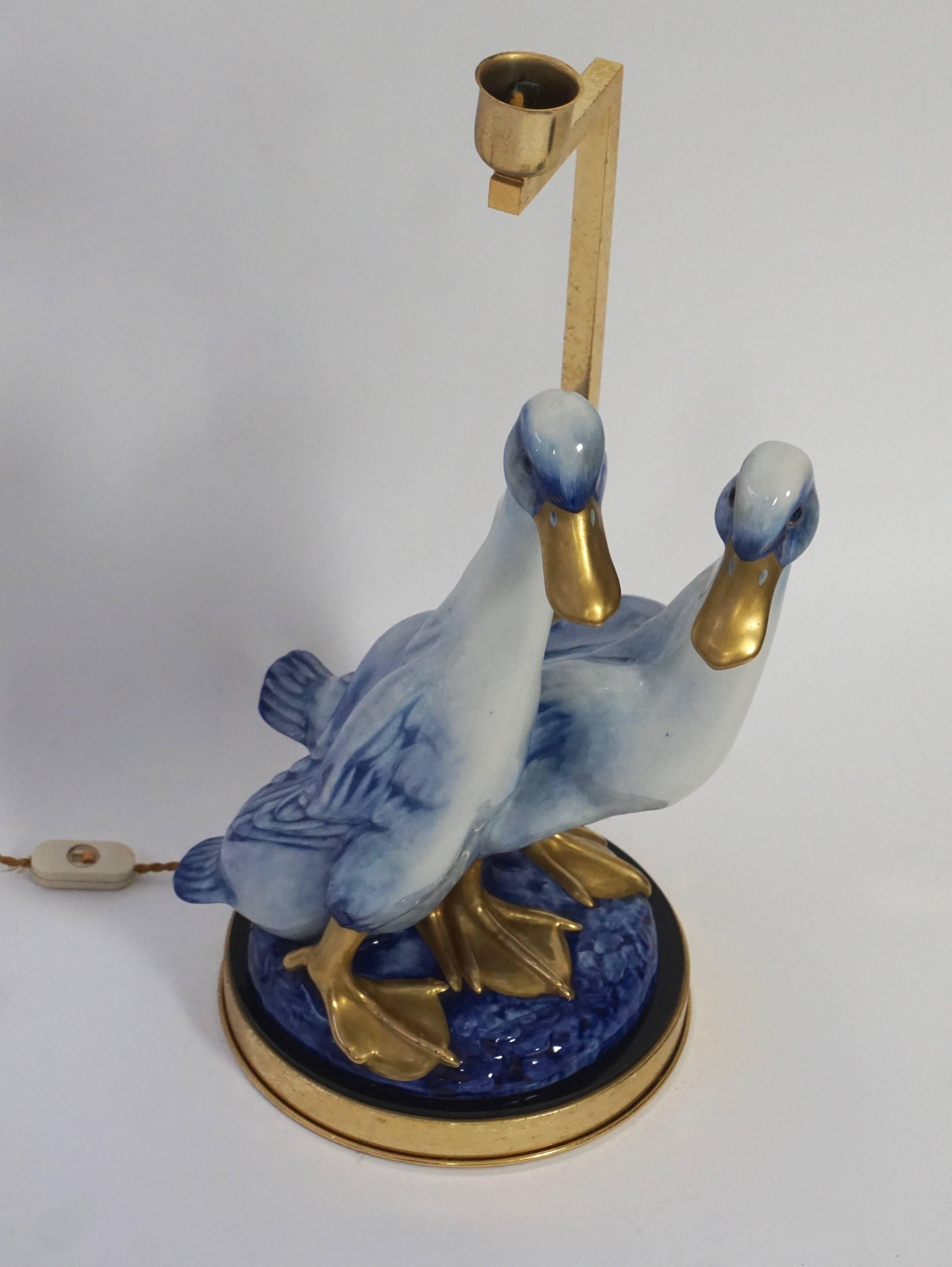 Porcelain pair of ducks figurine, mounted as a lamp, Fine filigree brass mountings on an round base. Must be rewired.
Measures: Height 57 cm.3
 