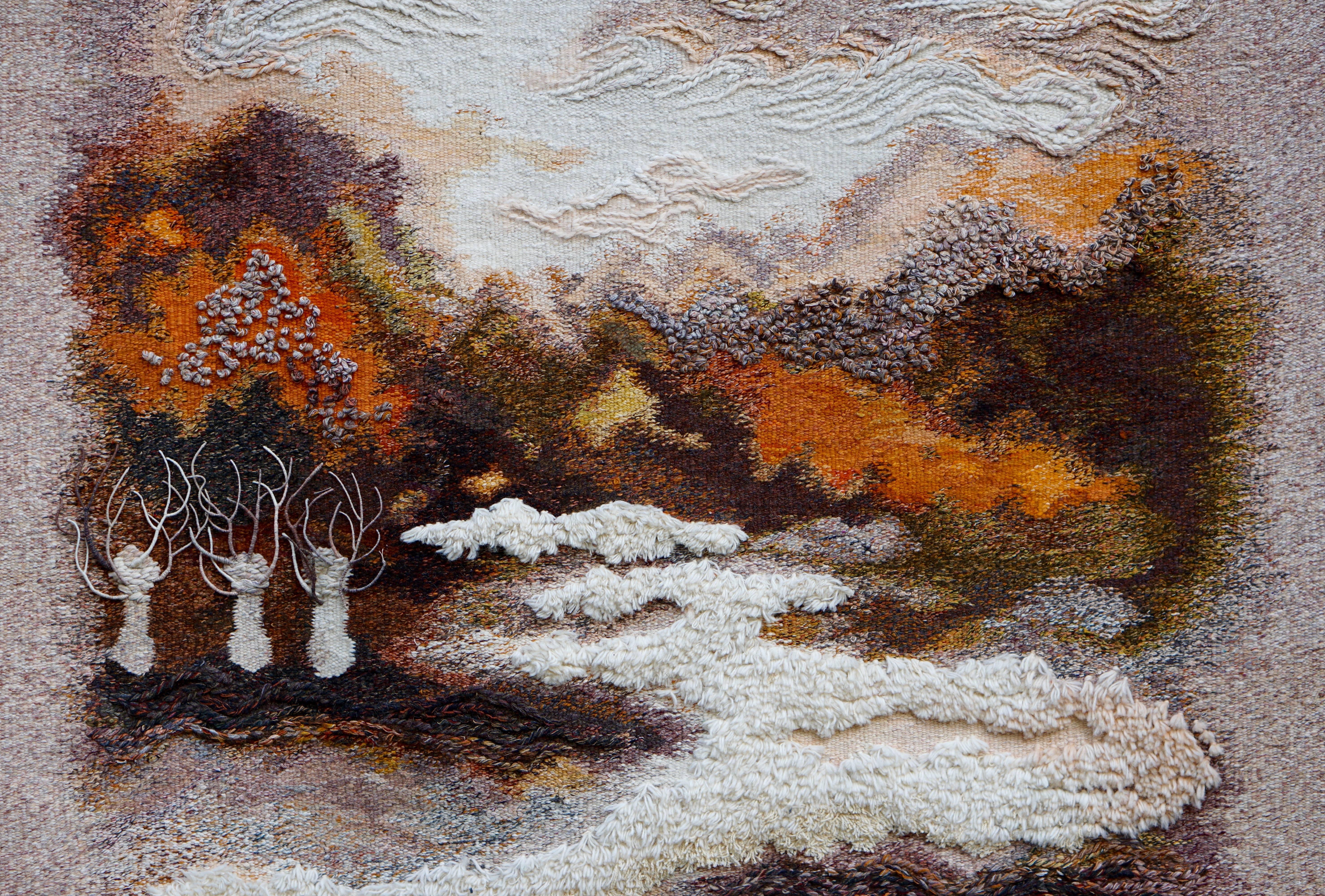 A beautiful and large tapestry woven in colored wools.
Measures: Height 196 cm,
width 158 cm.