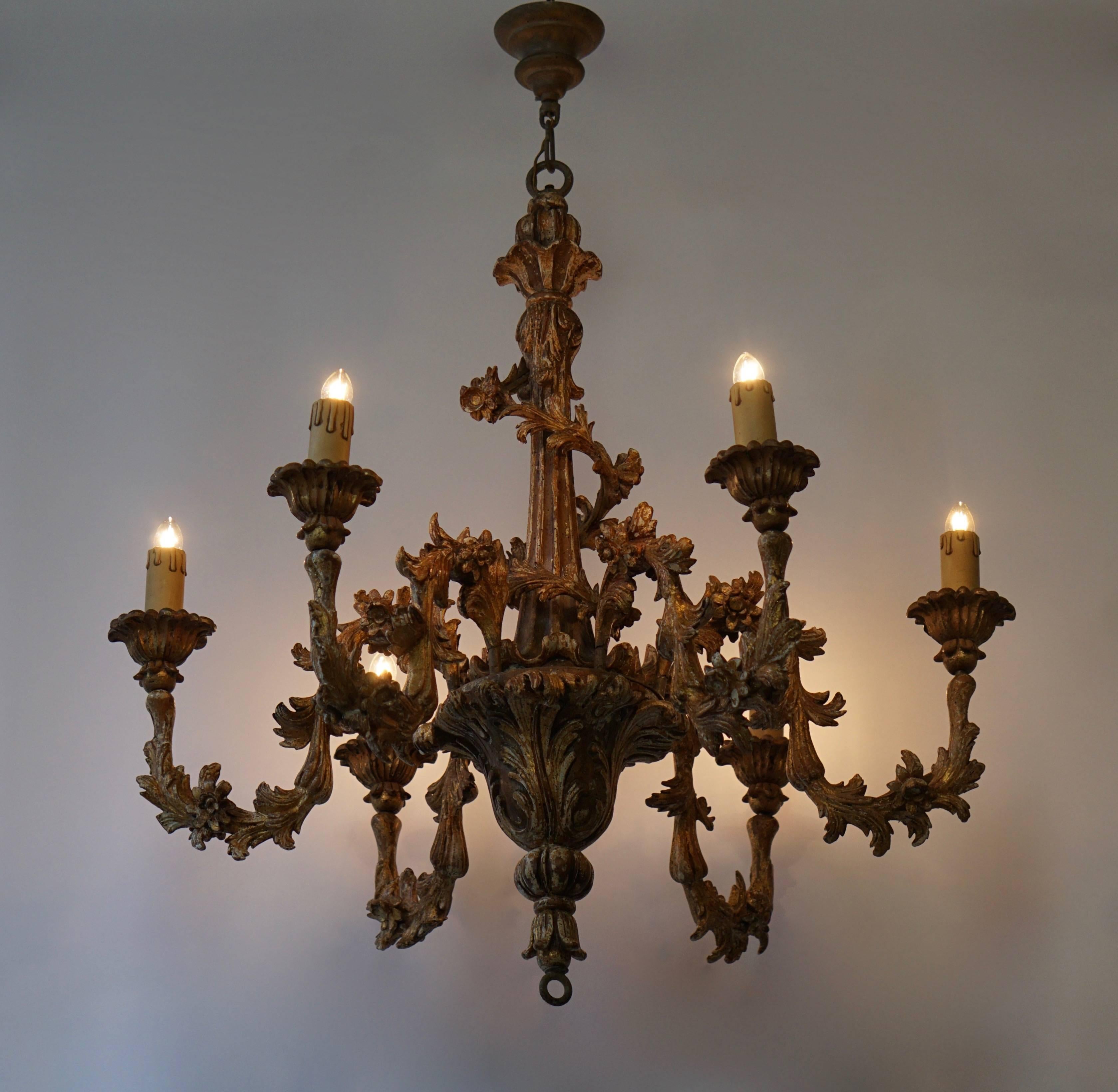 Elegant six lights carved giltwood and plaster chandelier from Italy with a beautiful patine, circa 1940. Not re-wired to US standard, this old world fixture would make a great statement in a master bedroom or a dining room.
Diameter 72 cm.
Height