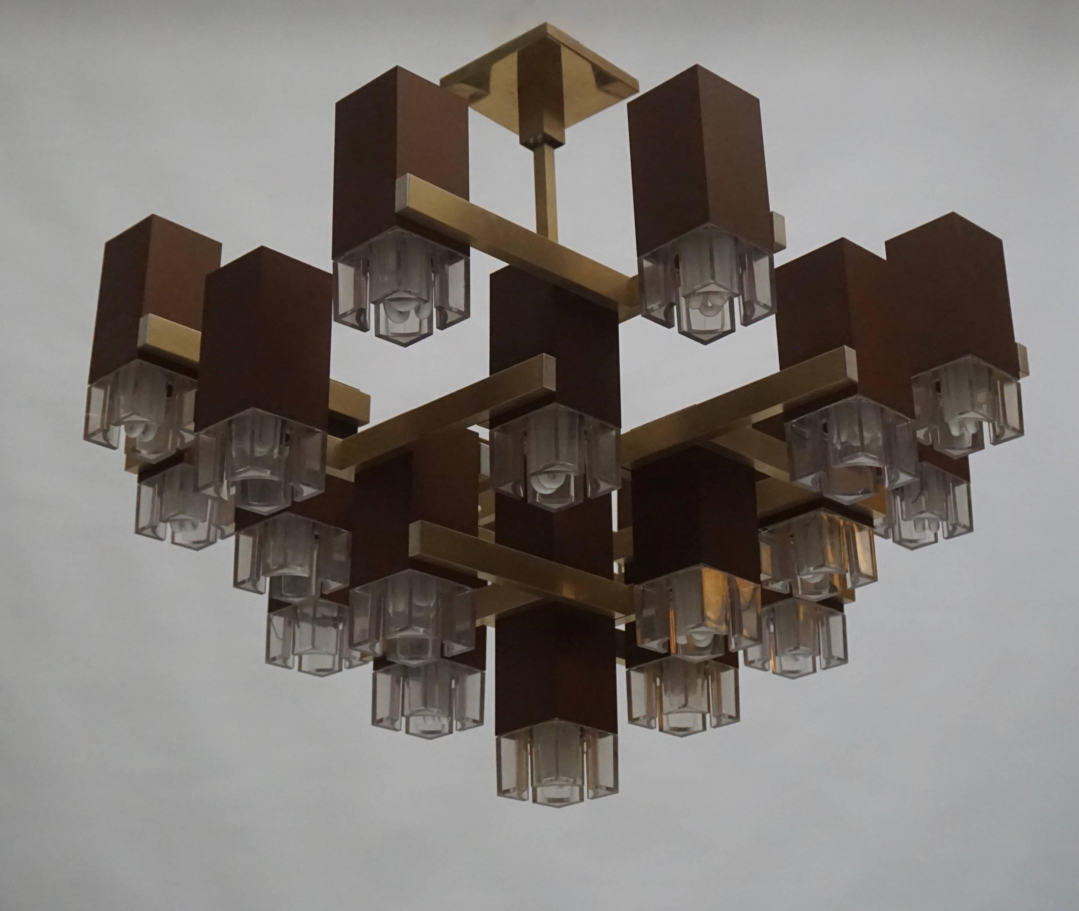 Pristine Sciolari 20 Cubic Lacquered Brass Chandelier, 1970s, Italia In Good Condition In Antwerp, BE