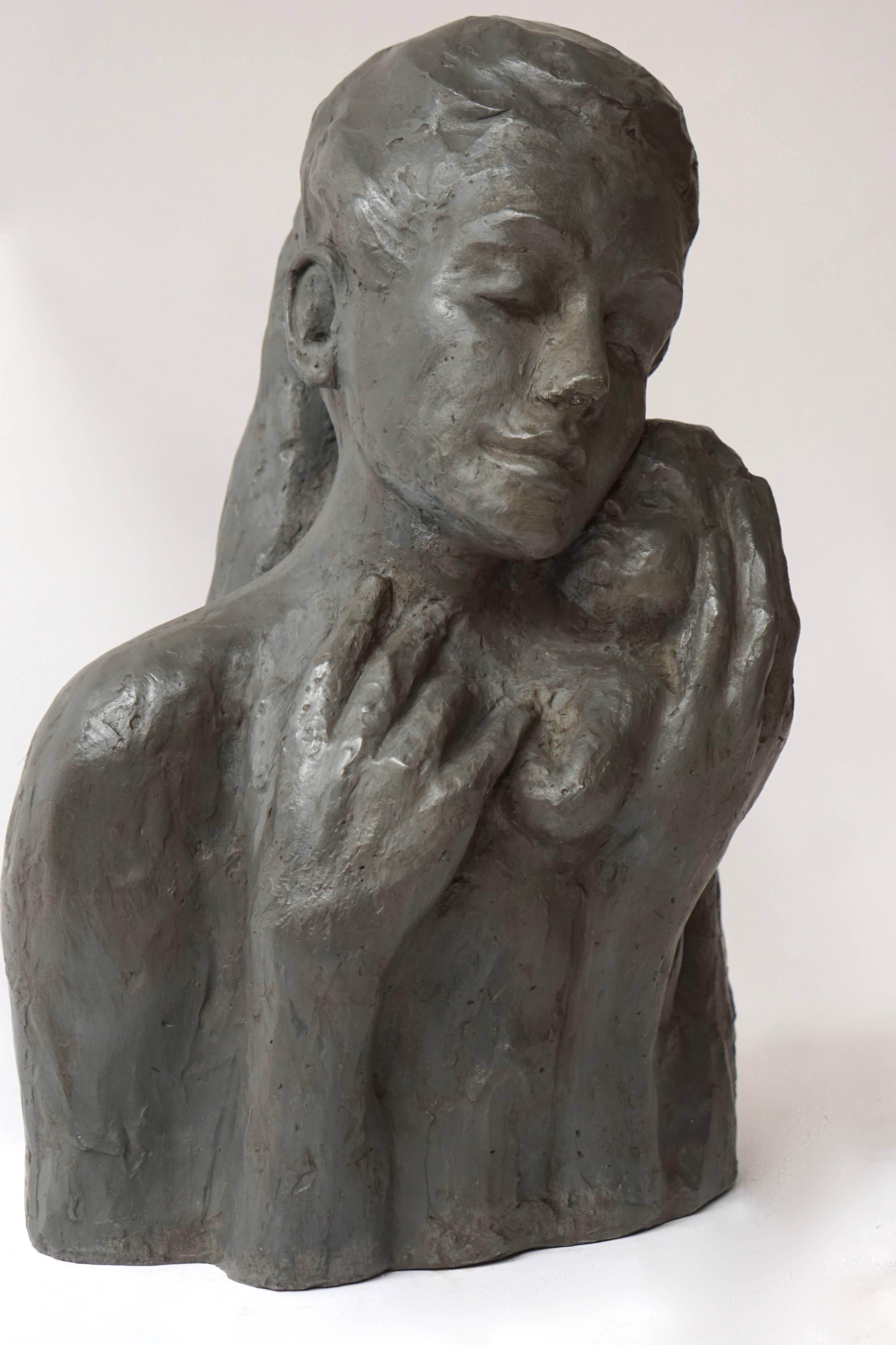 A beautiful plaster sculpture of a mother with her baby.
Signed Gilbert Belleghem.
Belgium 1960s.

Measures: Height 57 cm.
Width 38 cm.
Depth 36 cm.