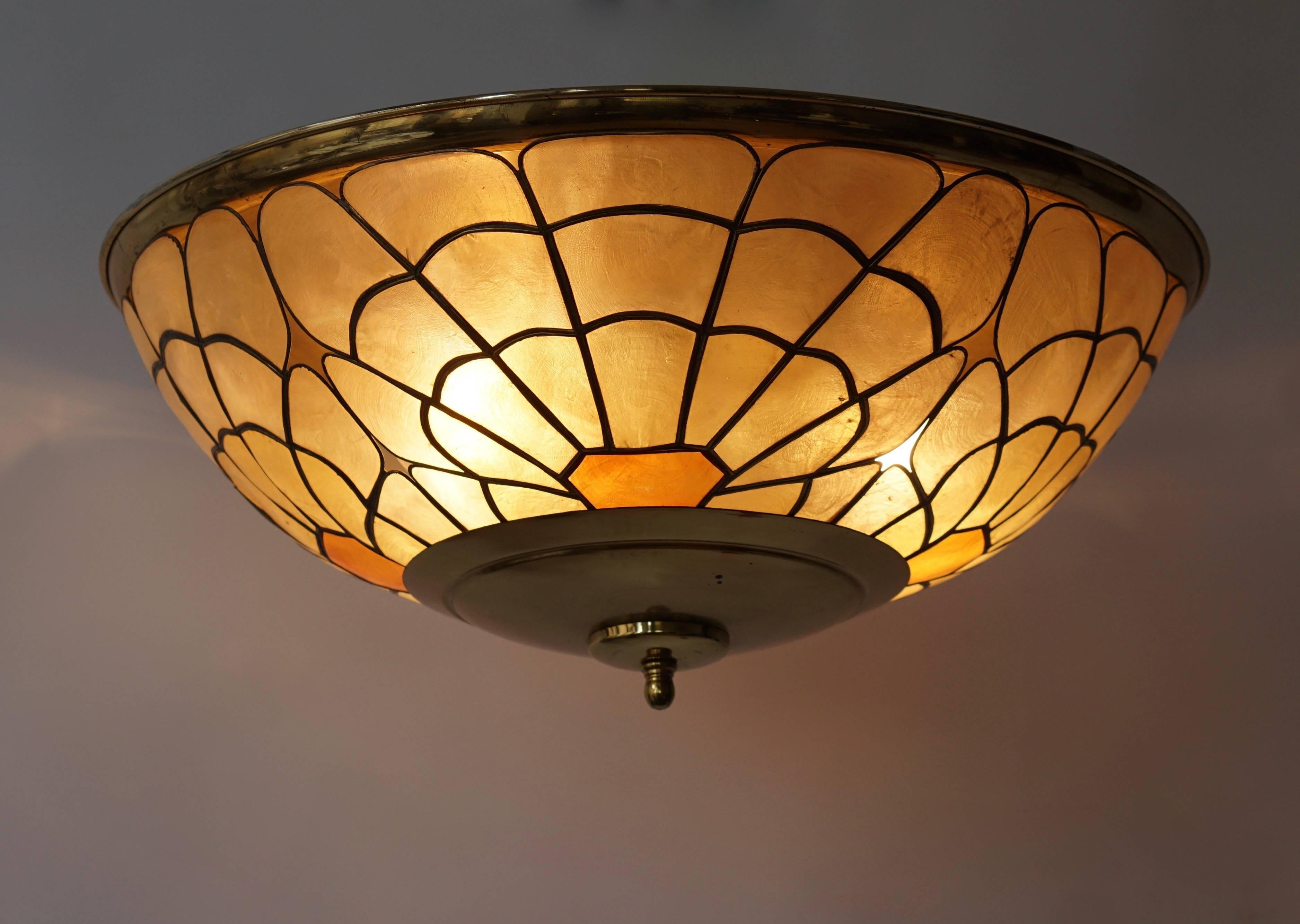 Italian flush mount light or wall light.
Measures: Diameter 50 cm.
Hight 12 cm. Four E27 bulbs.