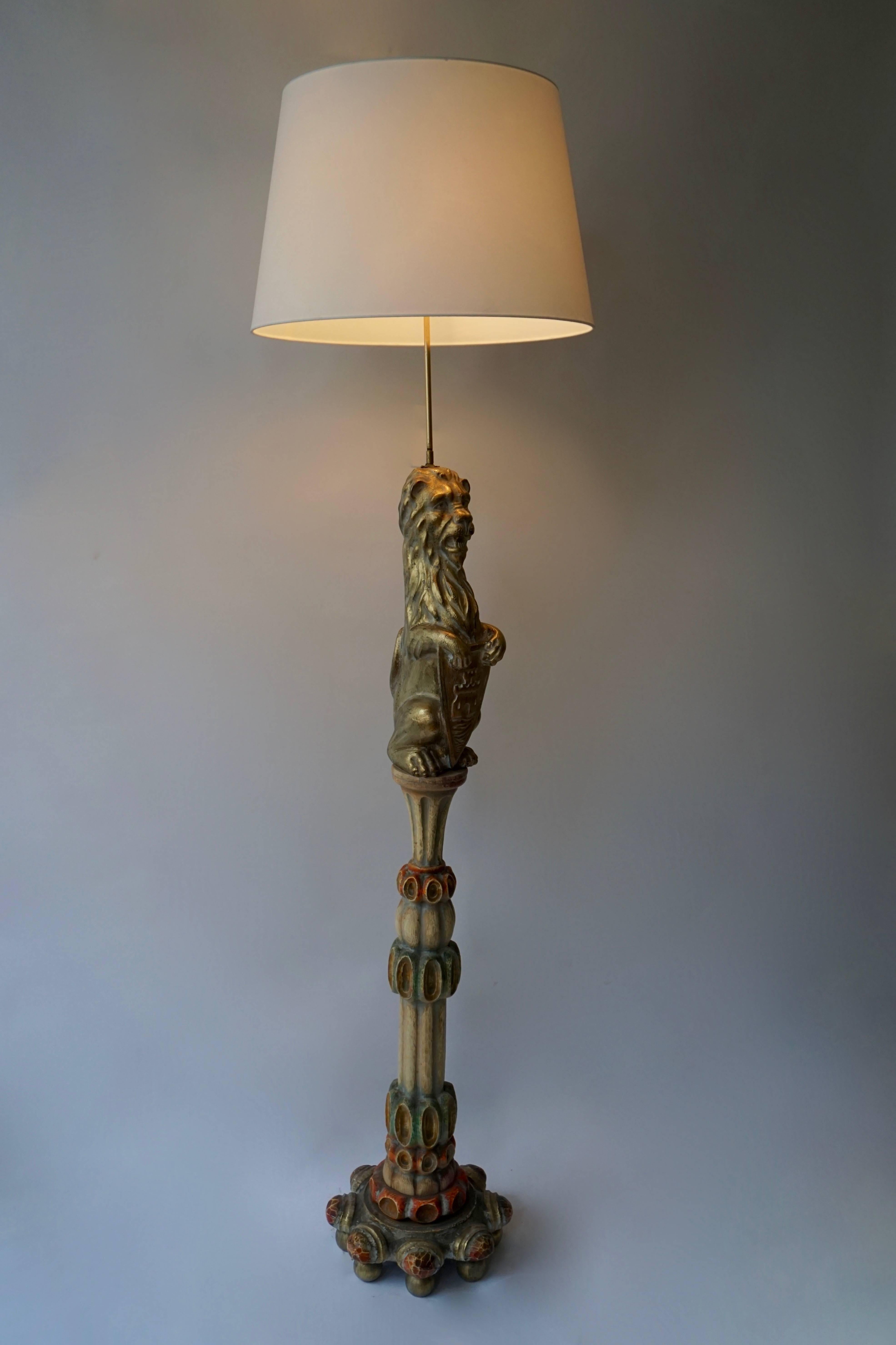 
A magnificent handcrafted Venetian Rococo figural floor lamp, made by highly skilled artisans in the Veneto region of northeastern Italy in the mid of the 20th century.Exquisitely decorated, sculpted from solid wood to depict a lion standing on a