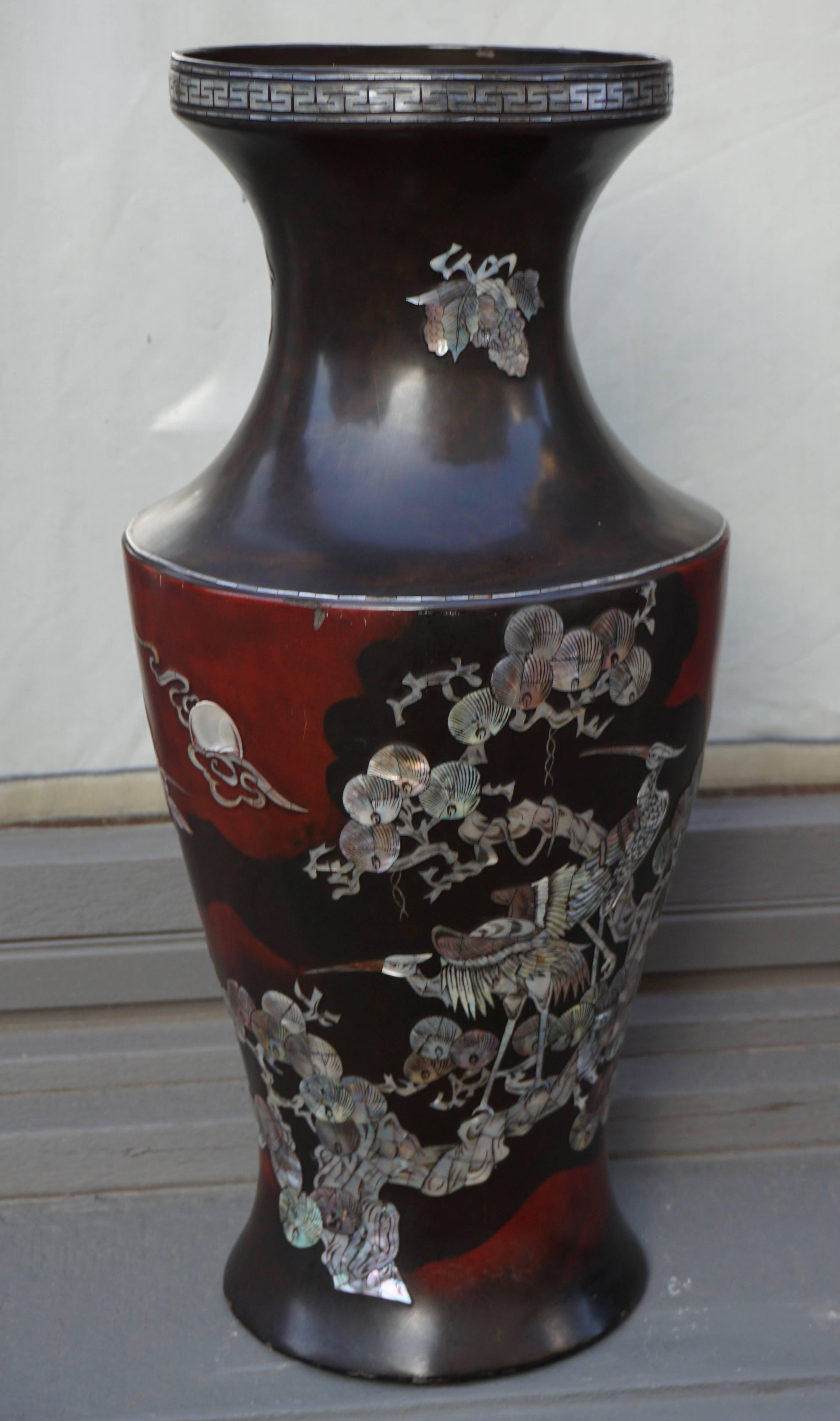 Japanese Vase Inlaid with Mother-of-Pearl In Good Condition In Antwerp, BE