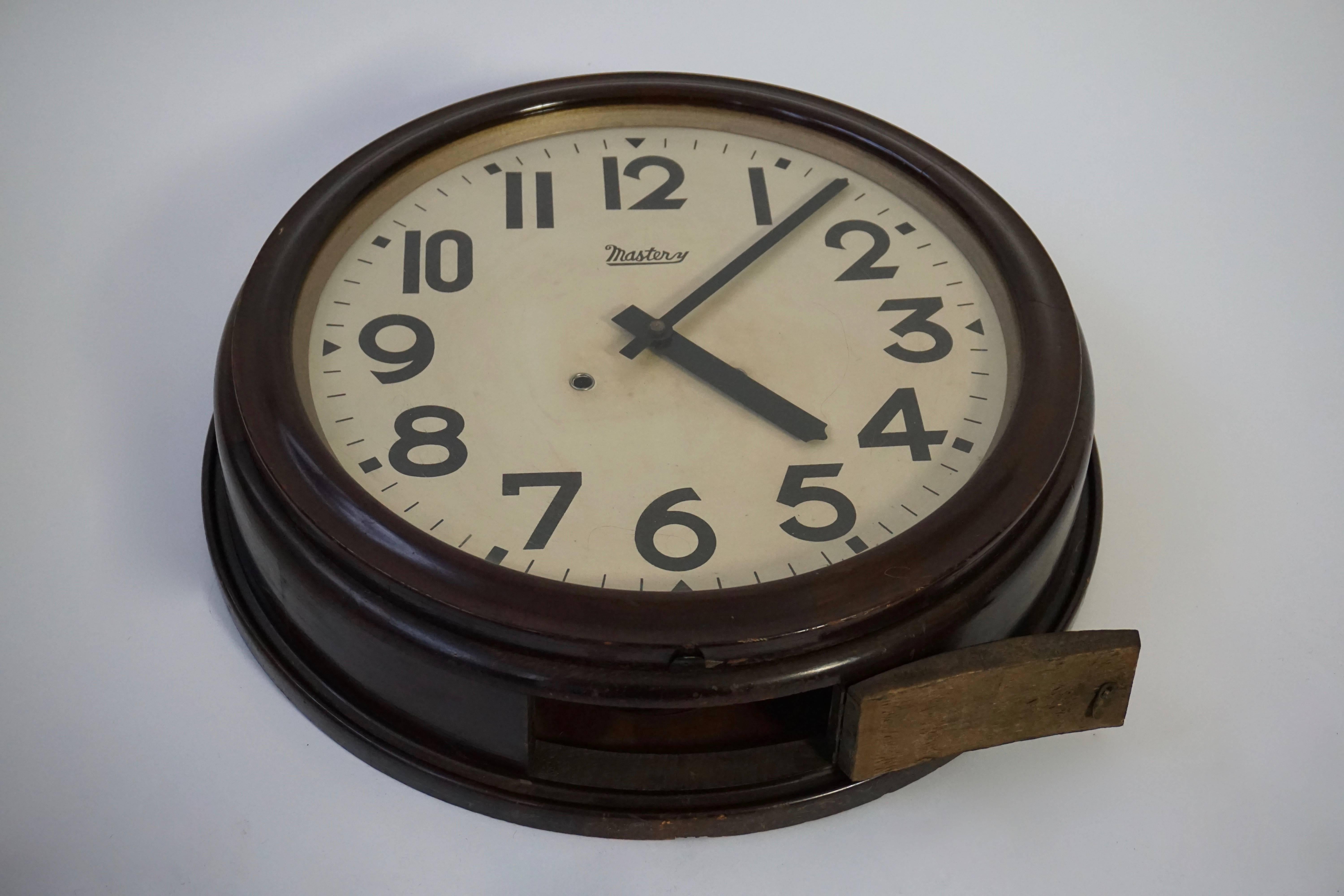 Japanese Wall Clock In Good Condition In Antwerp, BE
