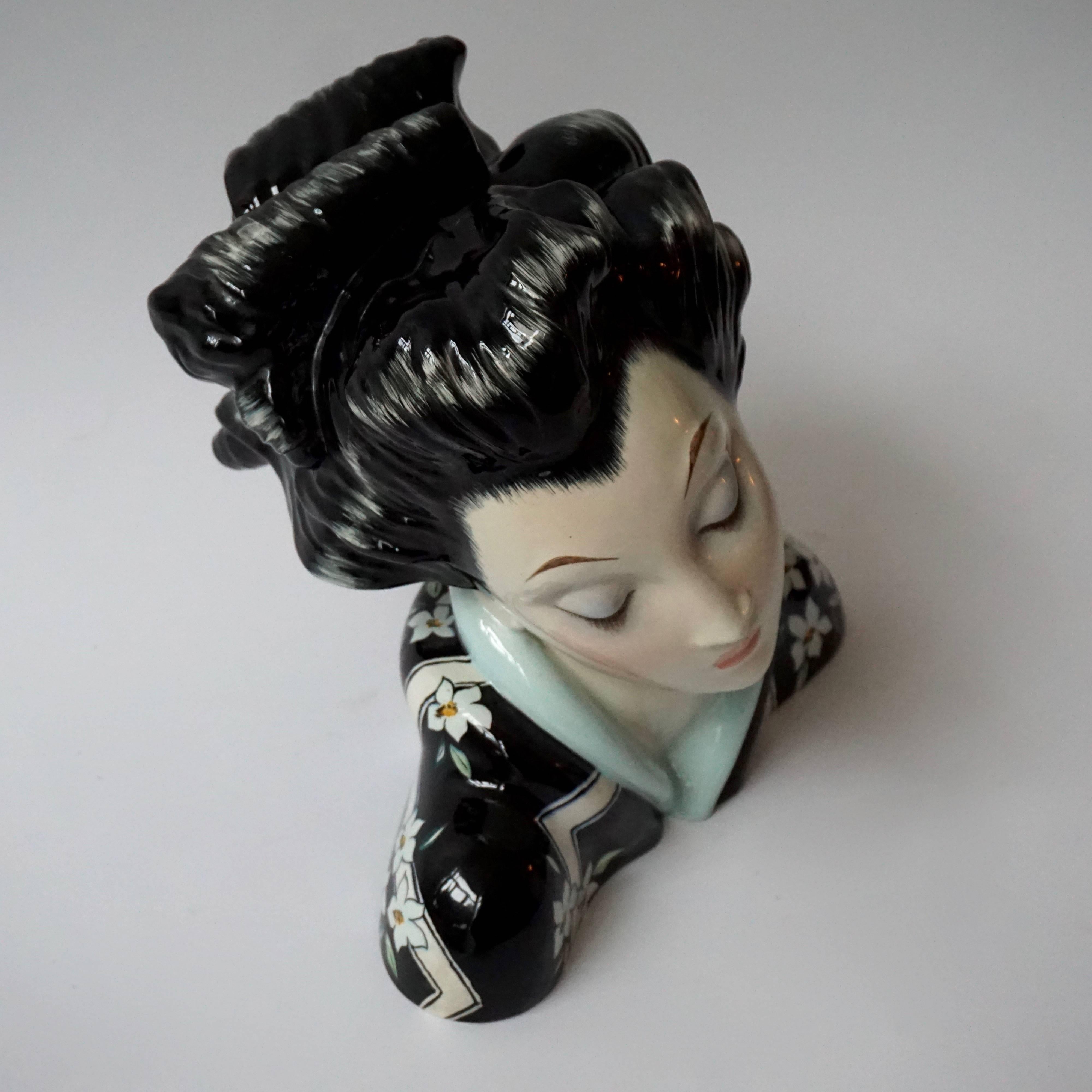 Japanische Porzellanskulptur einer Geisha aus Japan (Italienisch) im Angebot