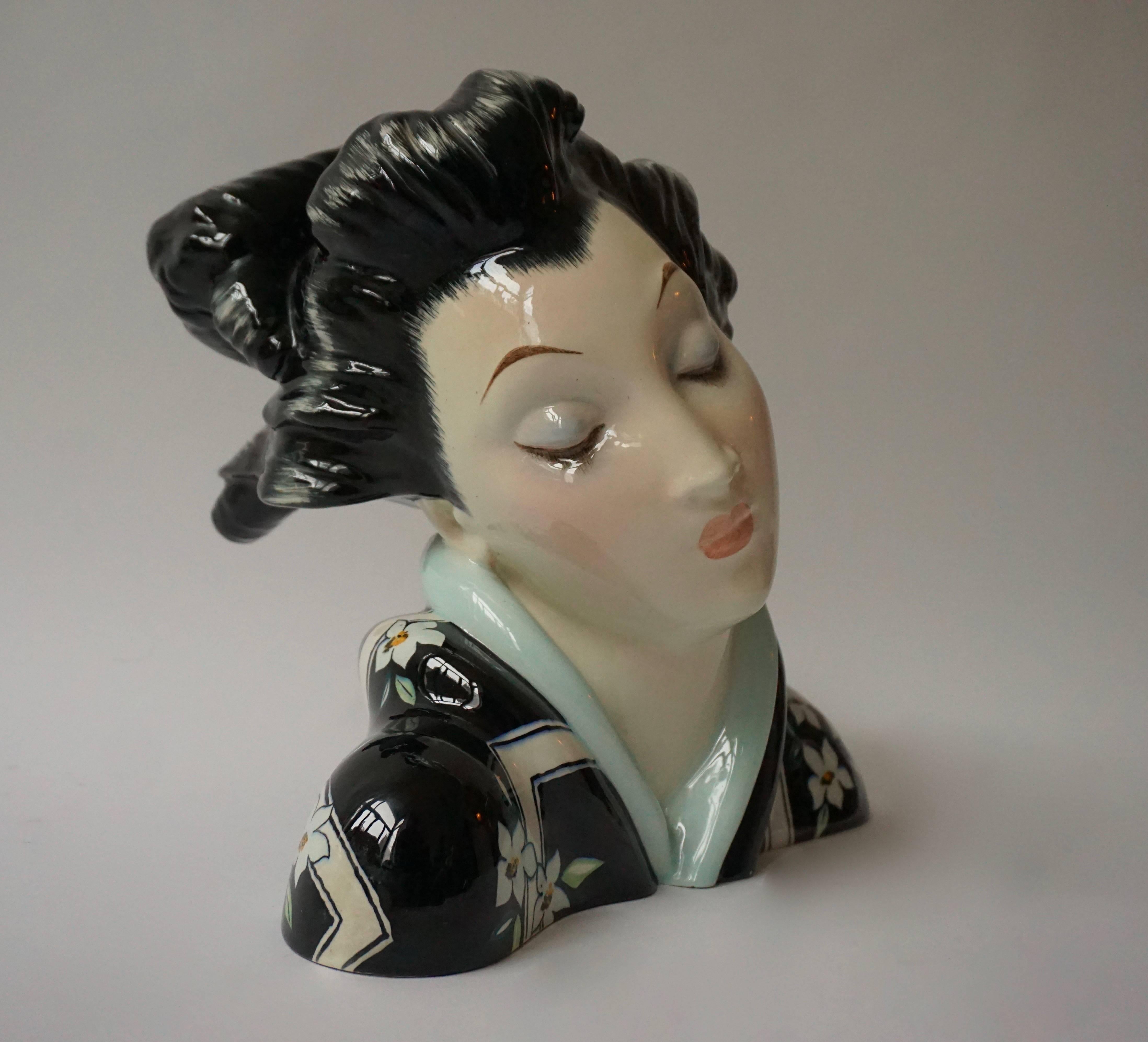 Japanese porcelain sculpture of a Geisha, signed Lavorazione.
Width:34 cm.
Height:30 cm.
Depth:28 cm.
