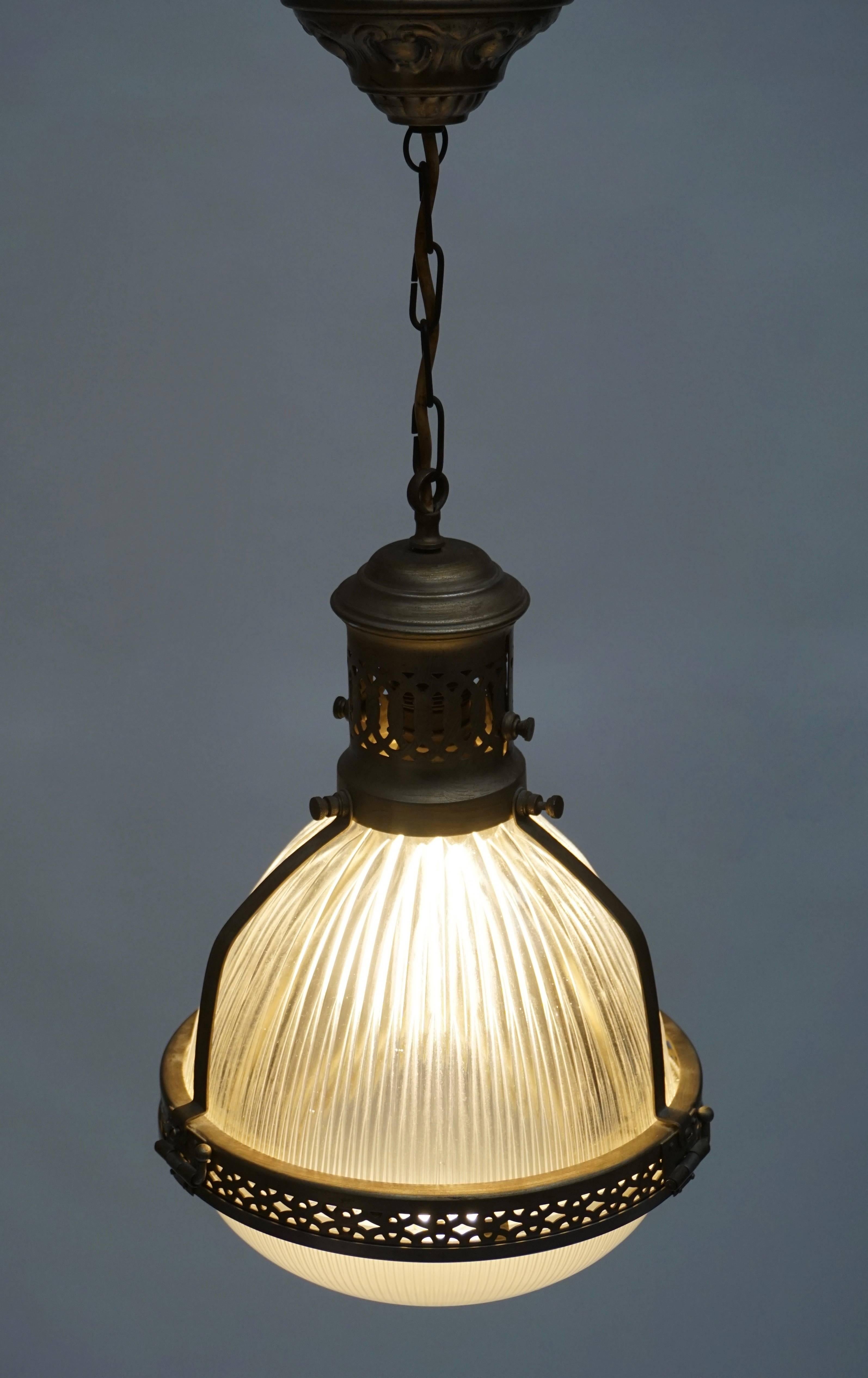 Italian Murano Glass and Brass Pendant Light In Good Condition In Antwerp, BE