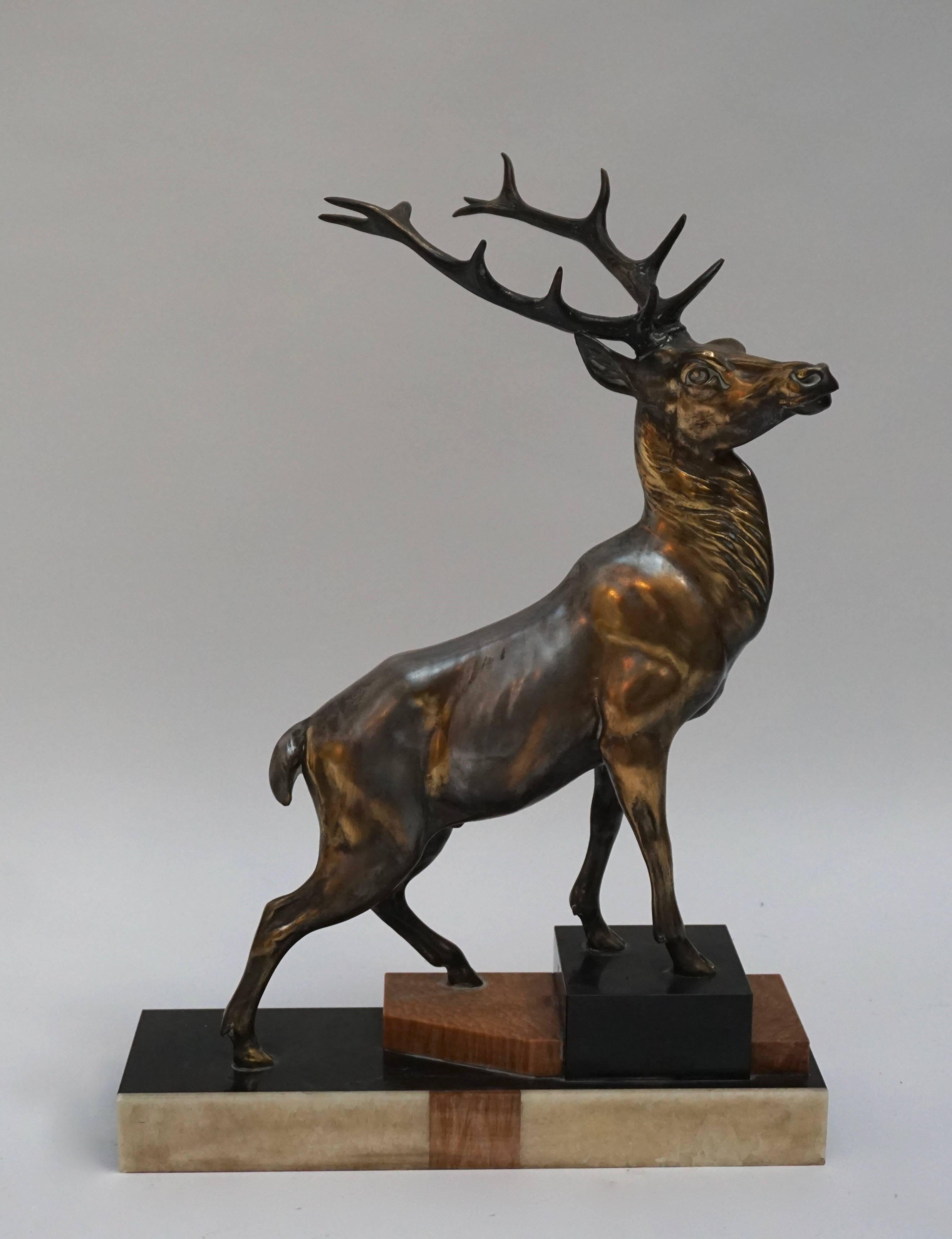 Art Deco deer sculpture on a marble base. In overall good condition.
Measures: Height 55 cm.
Width 38 cm.