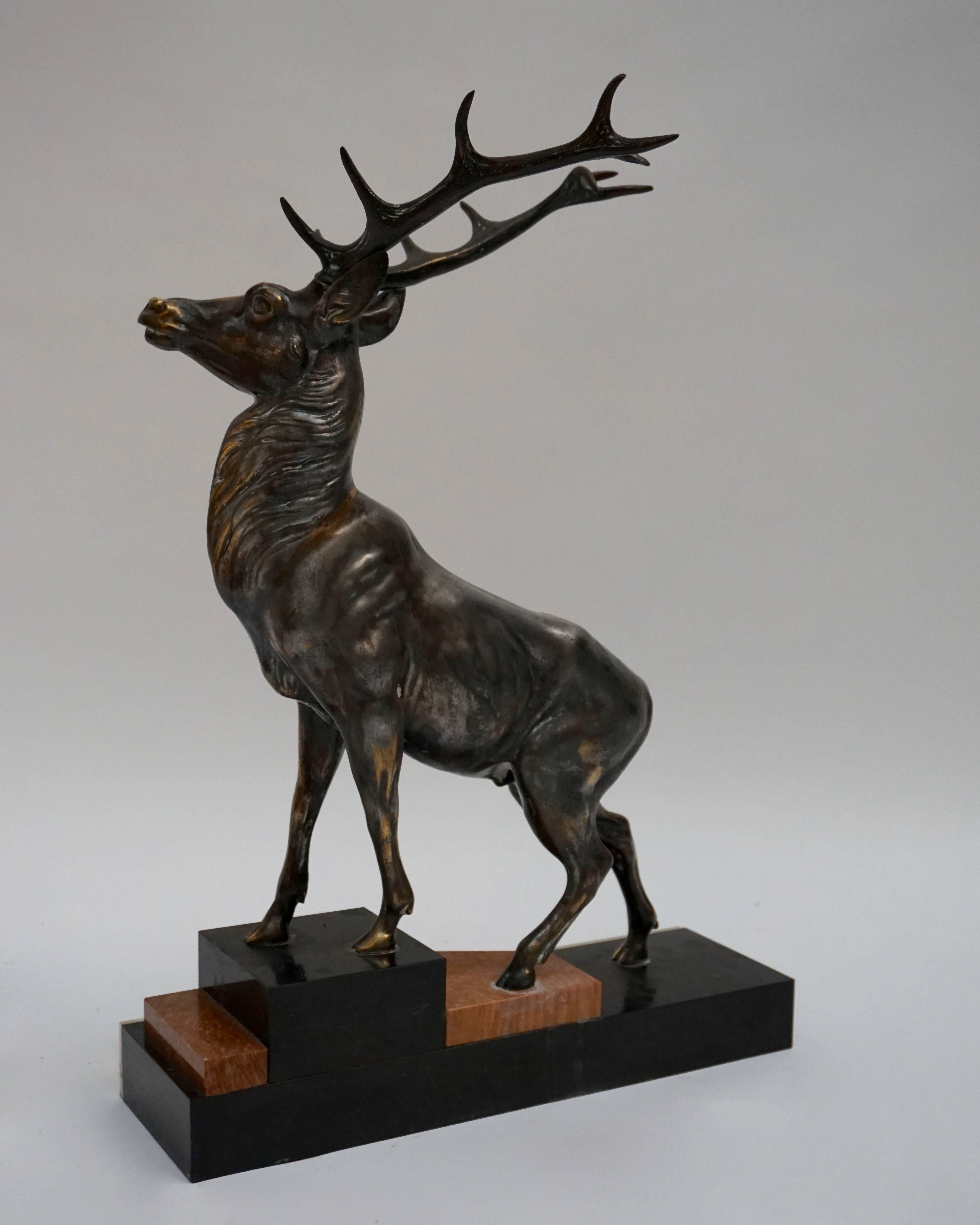 Art Deco Deer Sculpture on Marble Base In Good Condition In Antwerp, BE