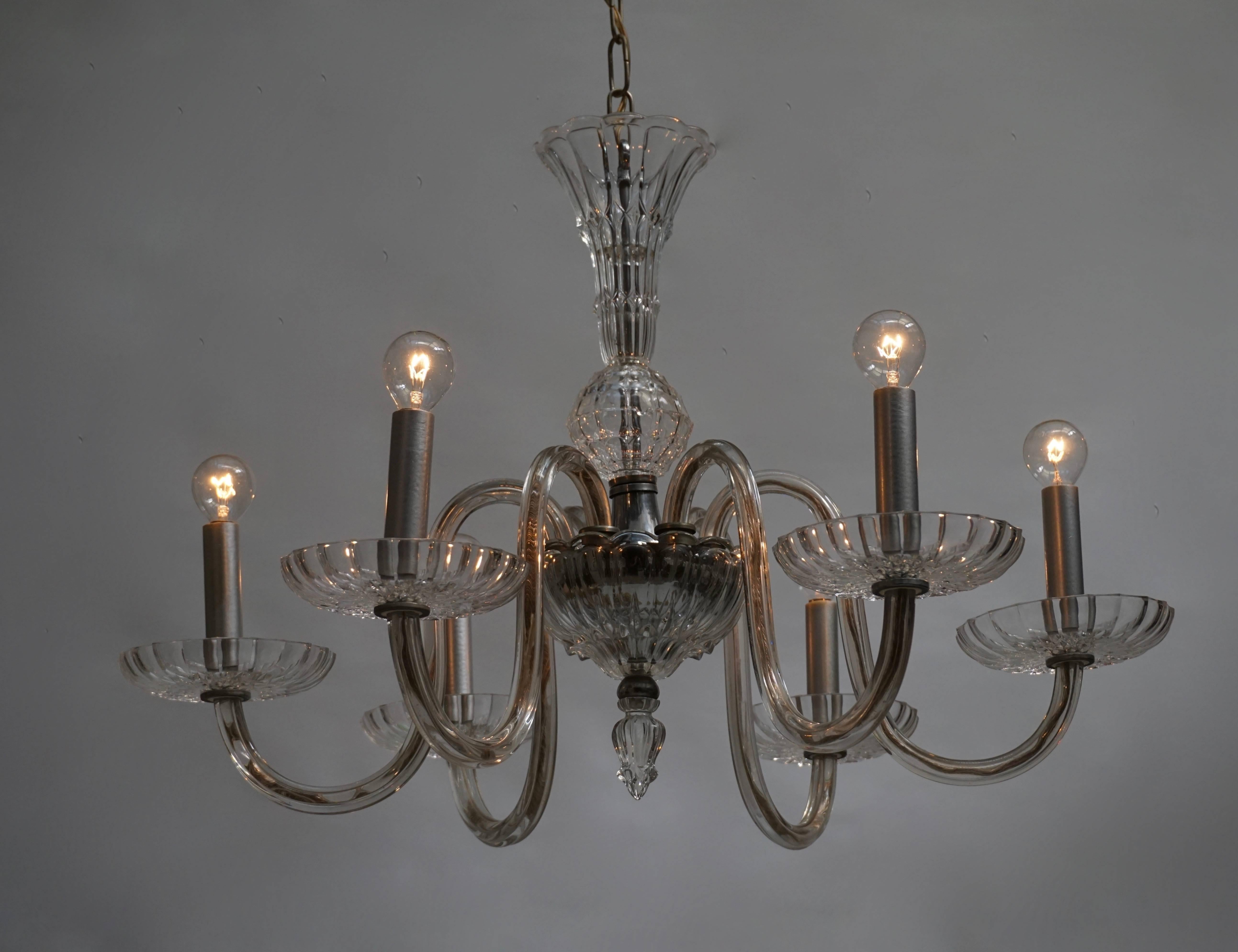 Venetian glass chandelier with six arms.
Measures: Diameter 73 cm.
Height fixture 50 cm.
Total height with the chain 85 cm.