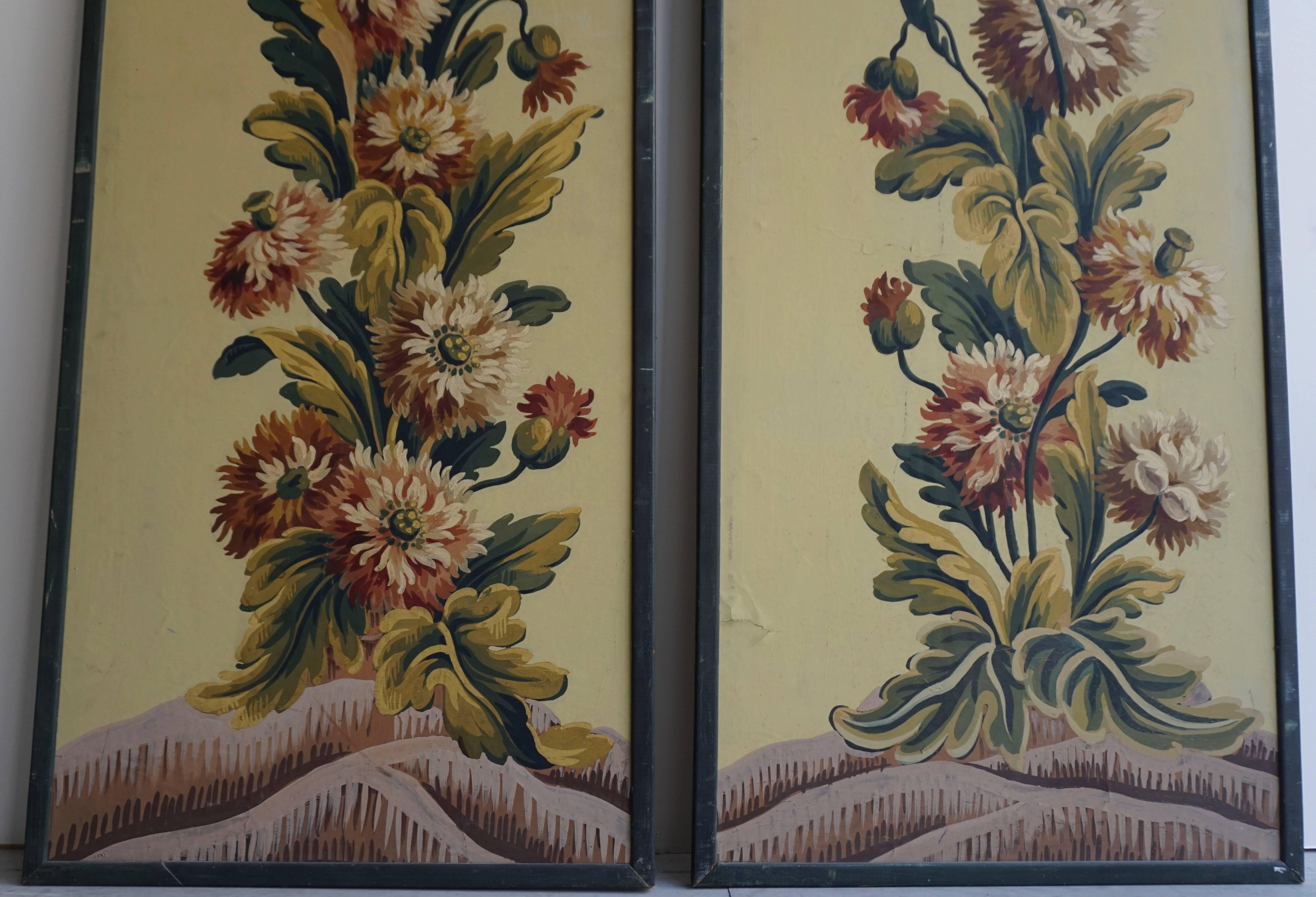 Two framed wall panels with flower decorations.
Height: 155 cm
Width: 58 cm.
Price per item.