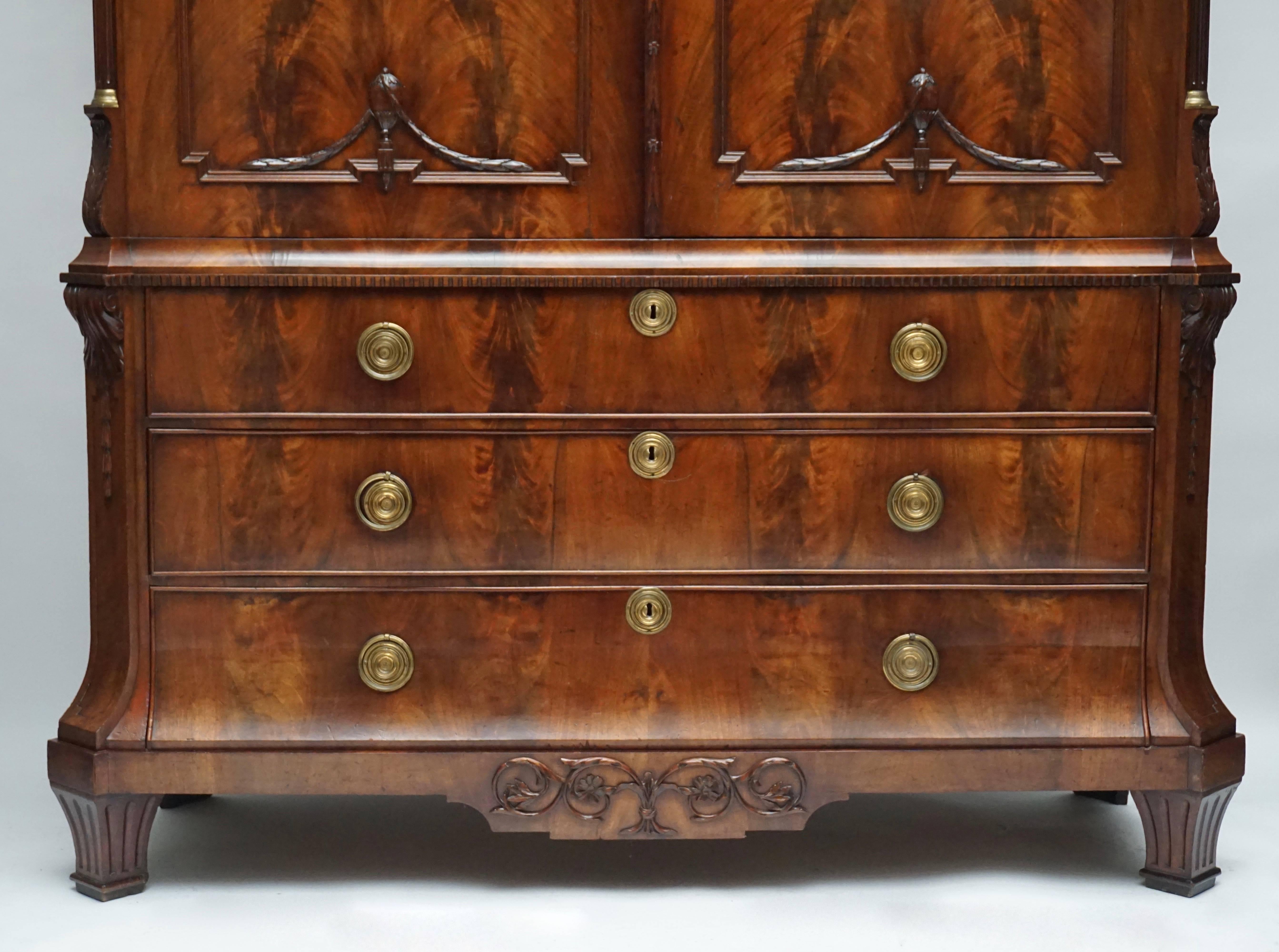 Magnificent 18th Century Mahogany Neoclassical Dutch Cabinet In Good Condition In Antwerp, BE