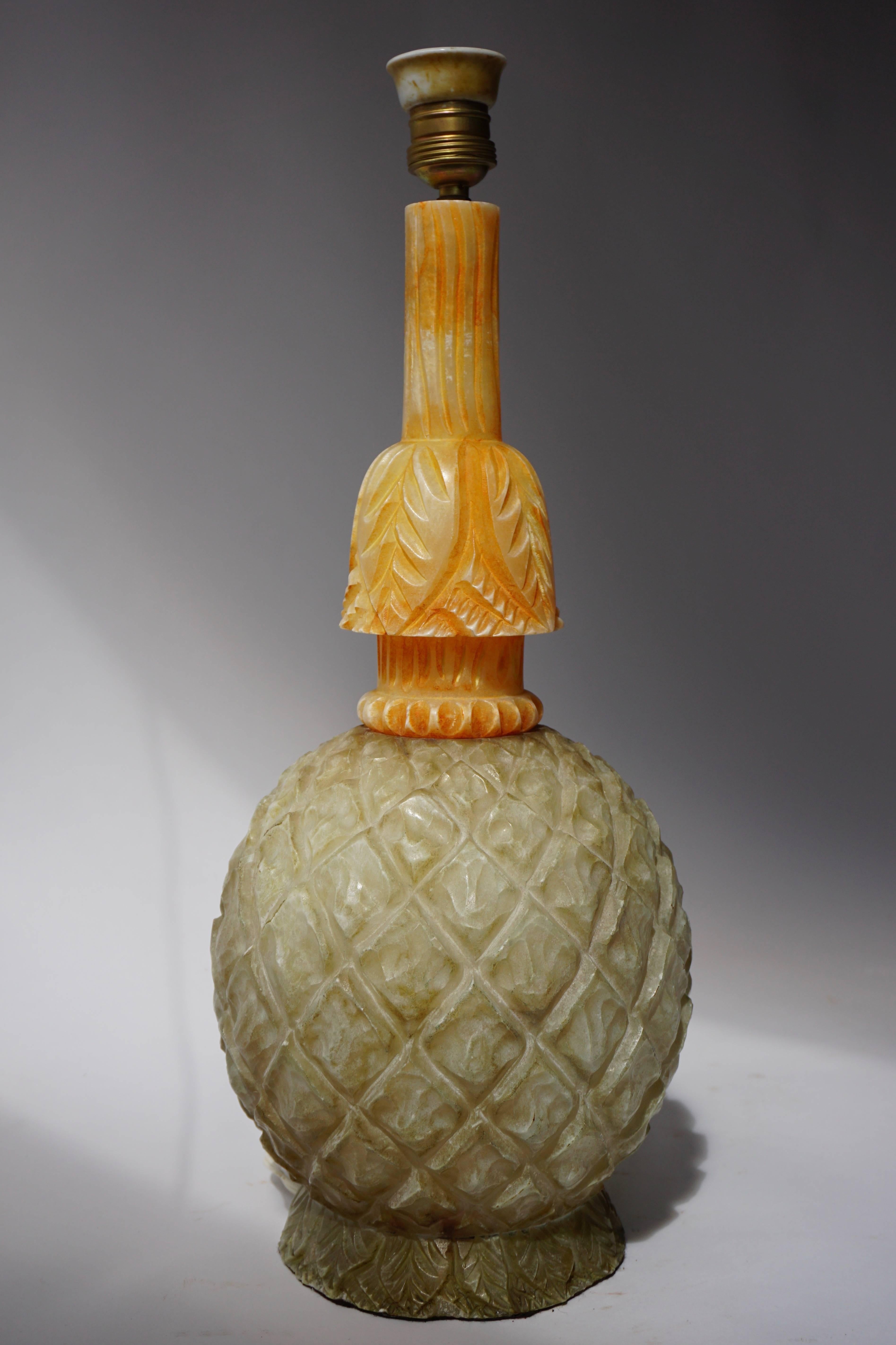 Alabaster pineapple table lamp.
Measures: 
Diameter 23 cm.
Height 53 cm.
Weight 9 kg.
          