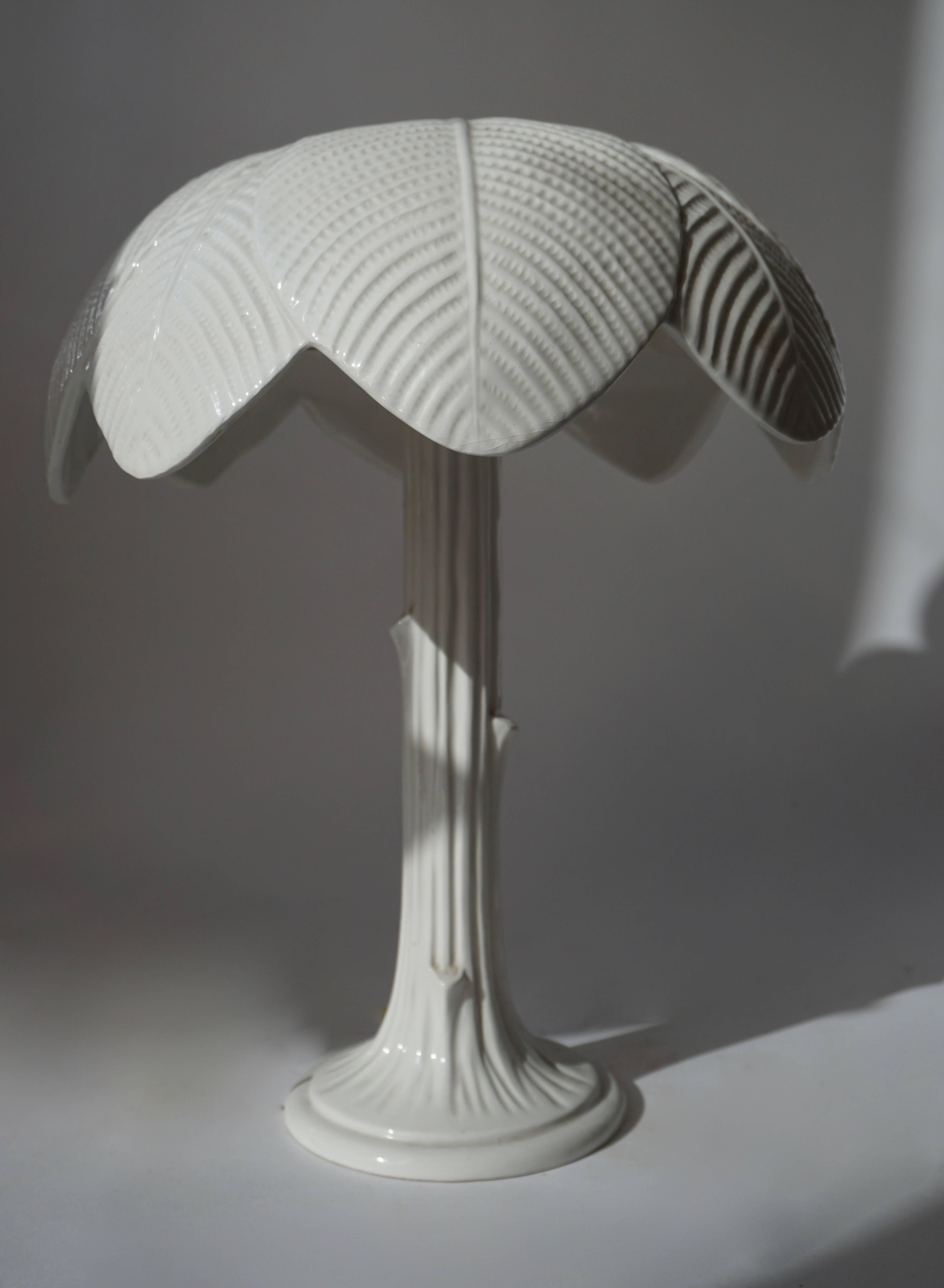 Italian porcelain table lamp.
Measures: Height 42 cm.
Diameter 35 cm.