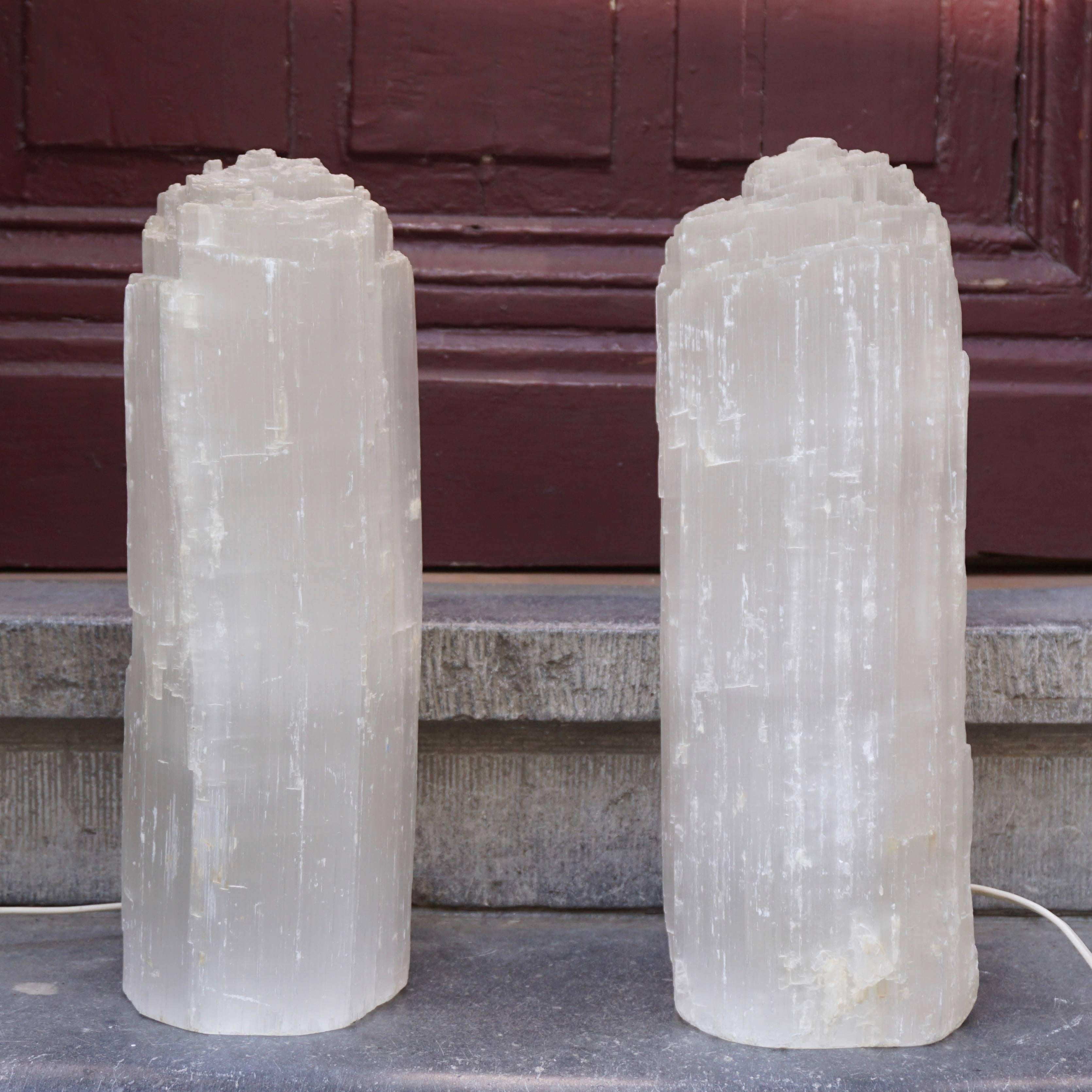 One Selenit Bergkristall Quarz-Tischlampe im Zustand „Gut“ im Angebot in Antwerp, BE