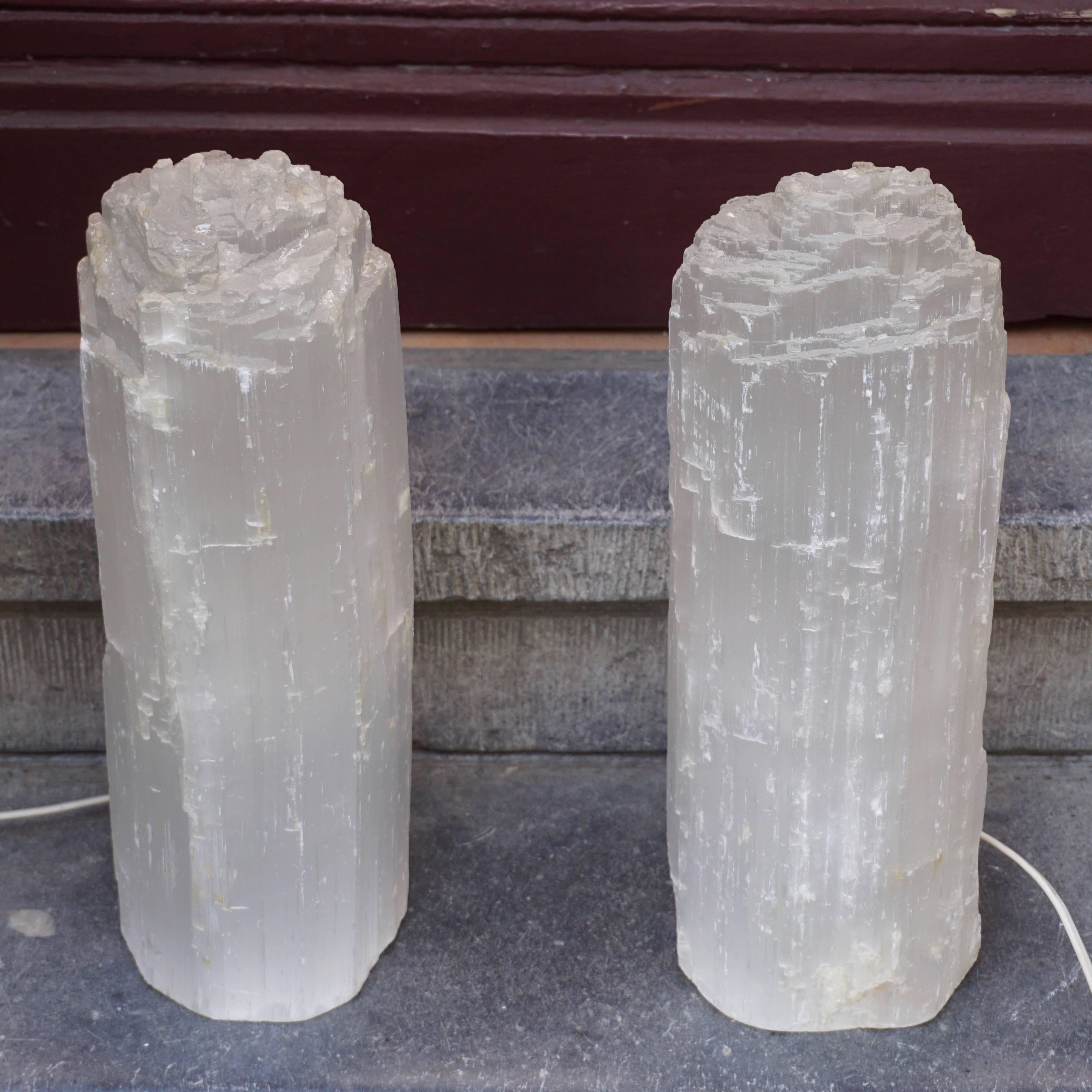 One Selenit Bergkristall Quarz-Tischlampe (Marokkanisch) im Angebot