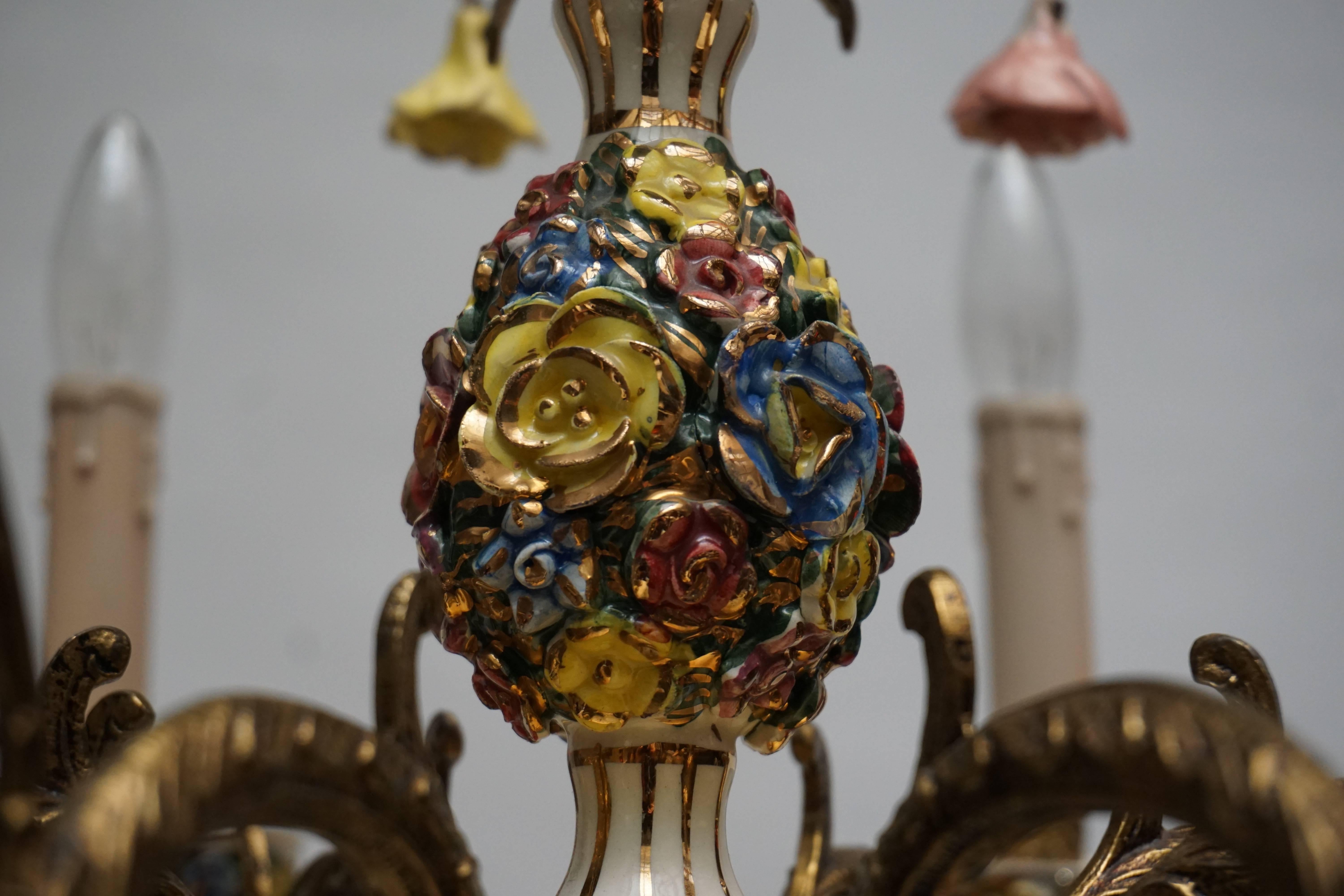 Gilt Iron with Porcelain Flowers Chandelier In Good Condition For Sale In Antwerp, BE