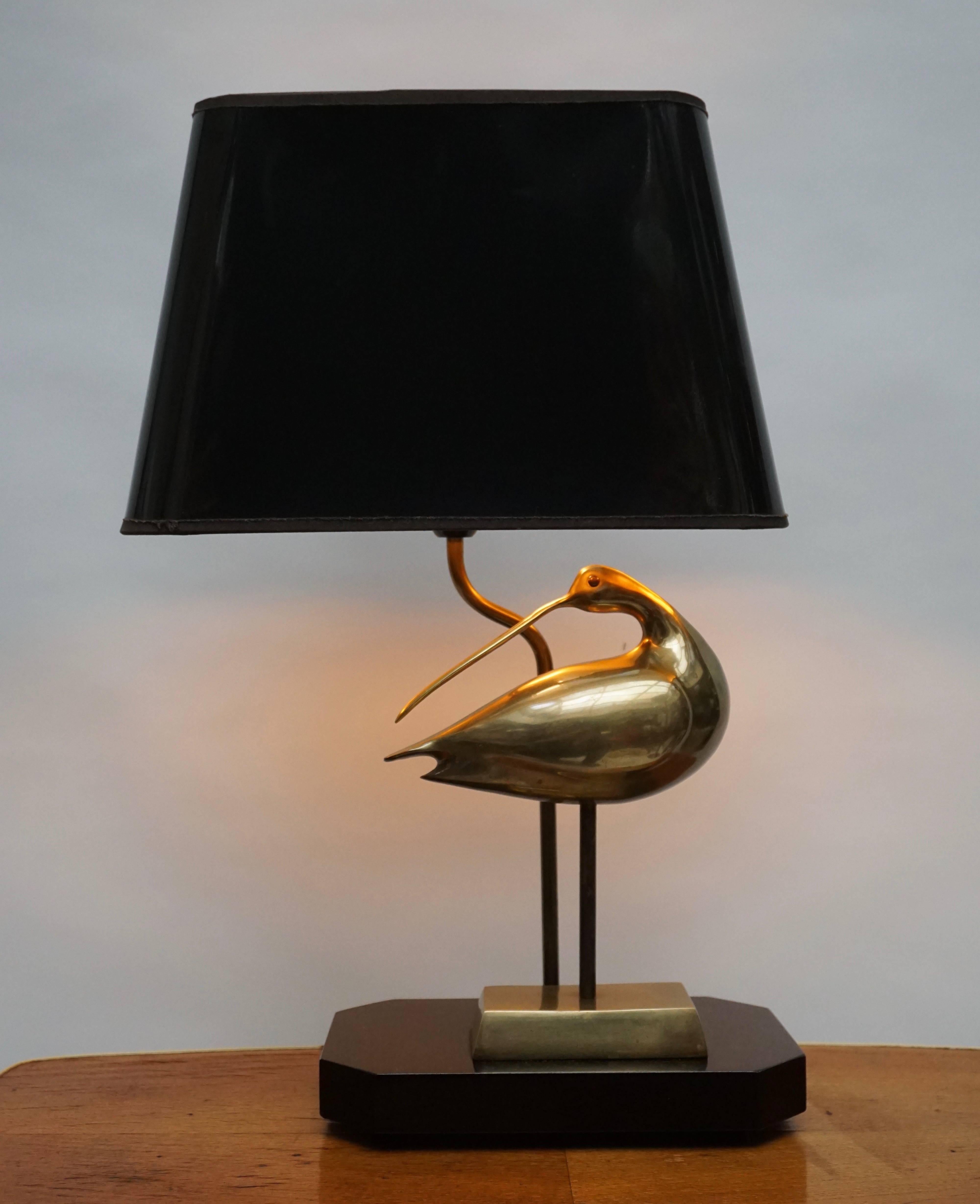 Brass table lamp.
Measures: Height:53 cm.
