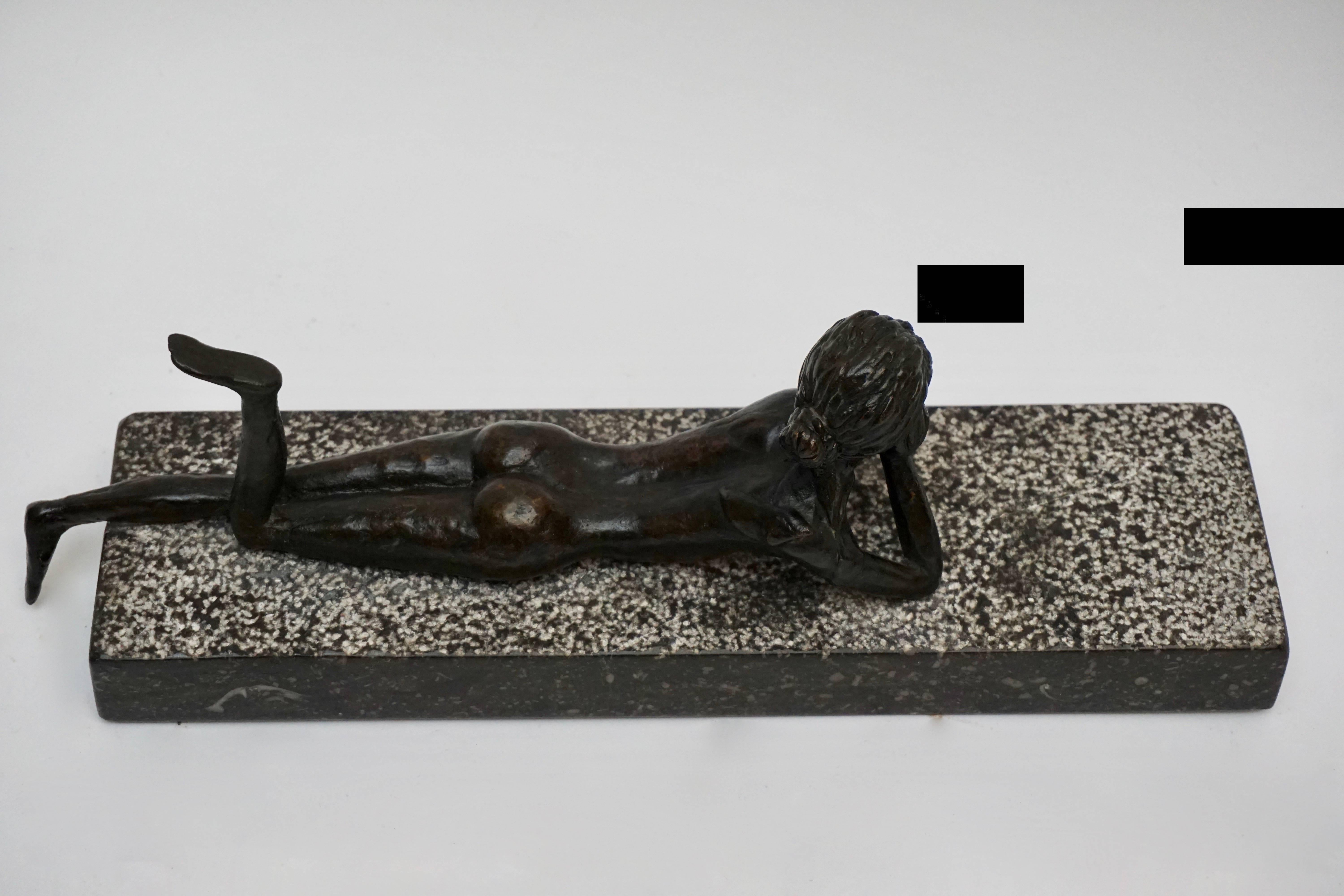 Bronze Lying Weiblicher Akt-Skulptur aus Bronze im Zustand „Hervorragend“ im Angebot in Antwerp, BE