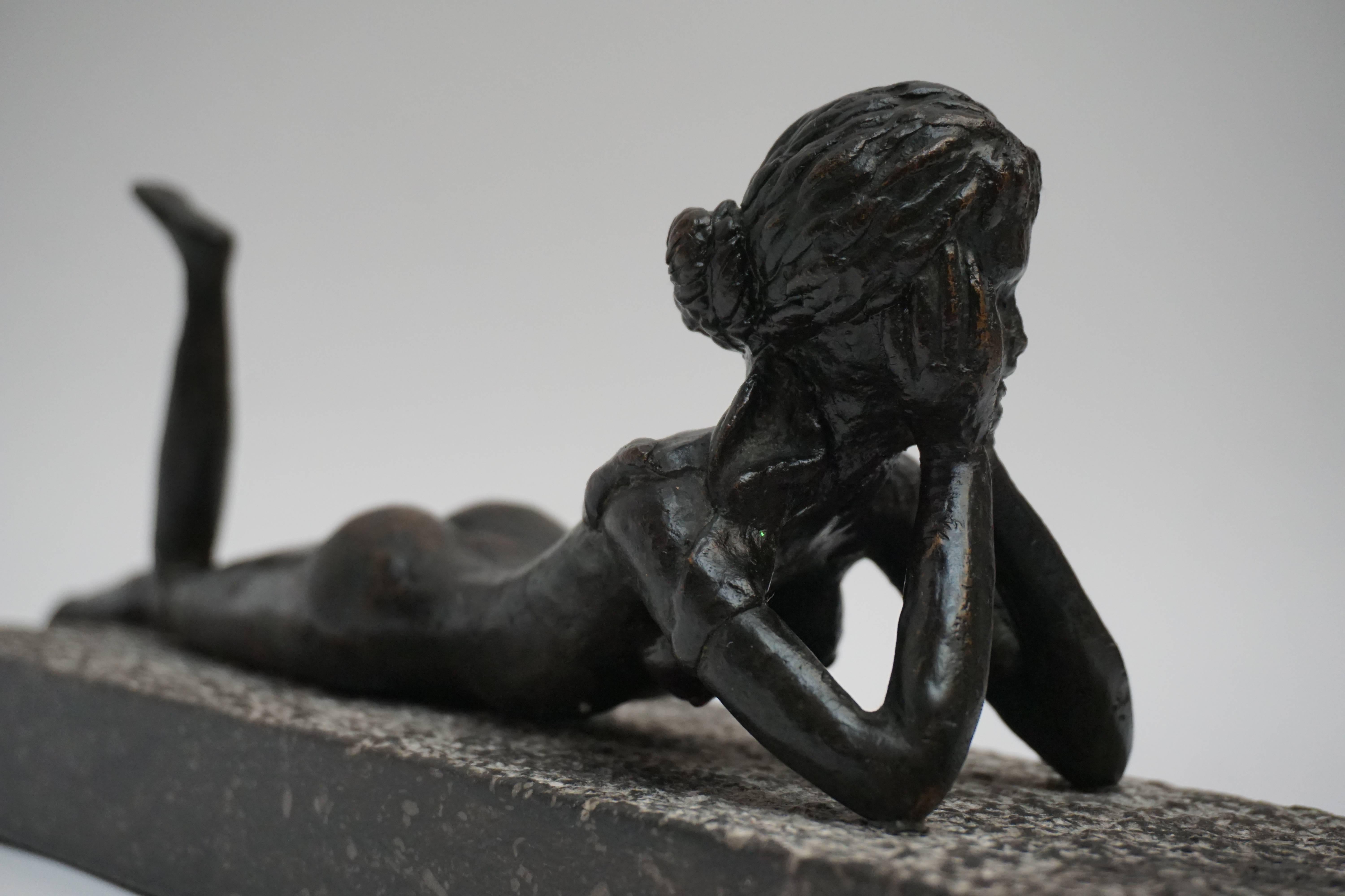 Bronze Lying Weiblicher Akt-Skulptur aus Bronze im Angebot 2