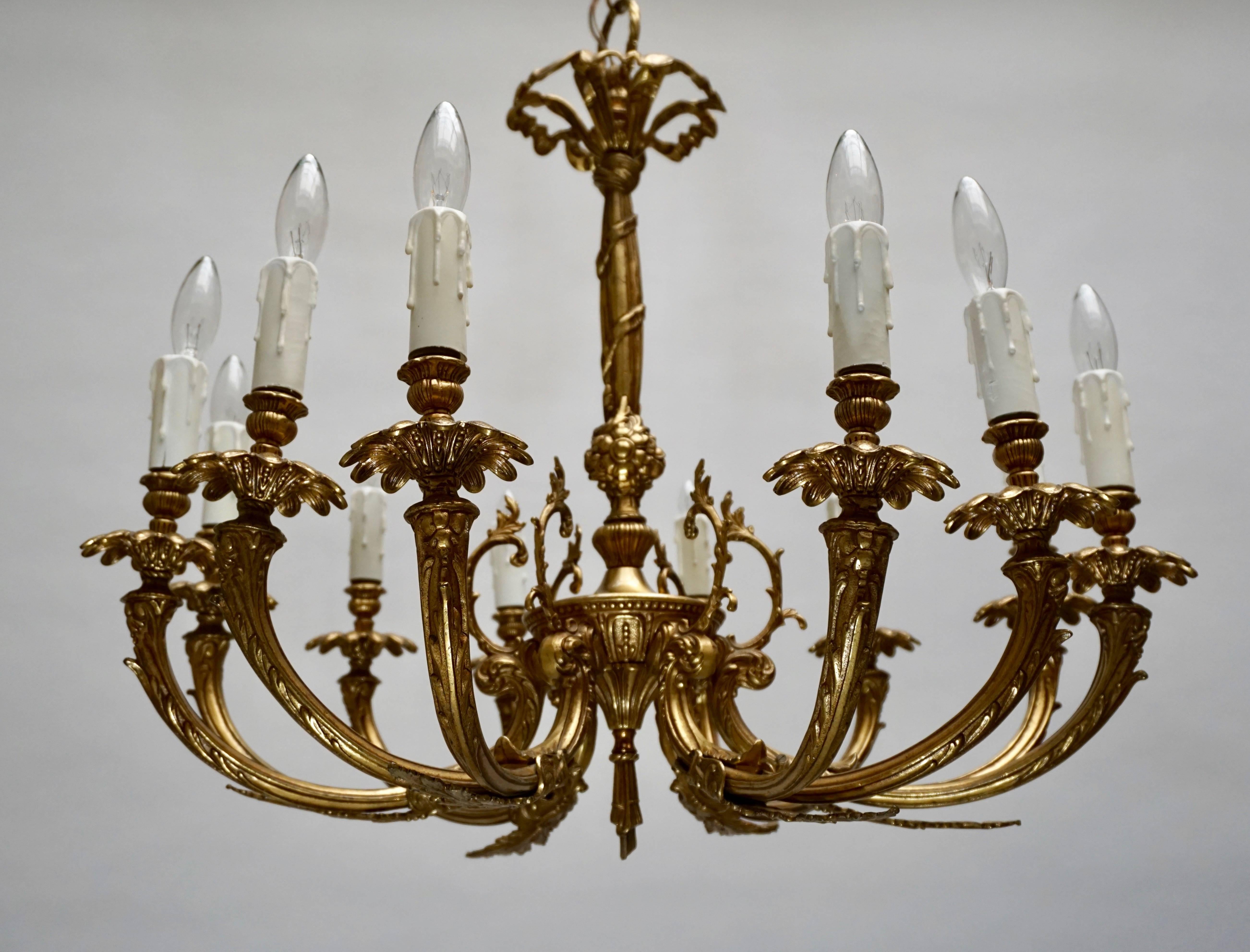 Brass 12-Arm Chandelier In Good Condition For Sale In Antwerp, BE