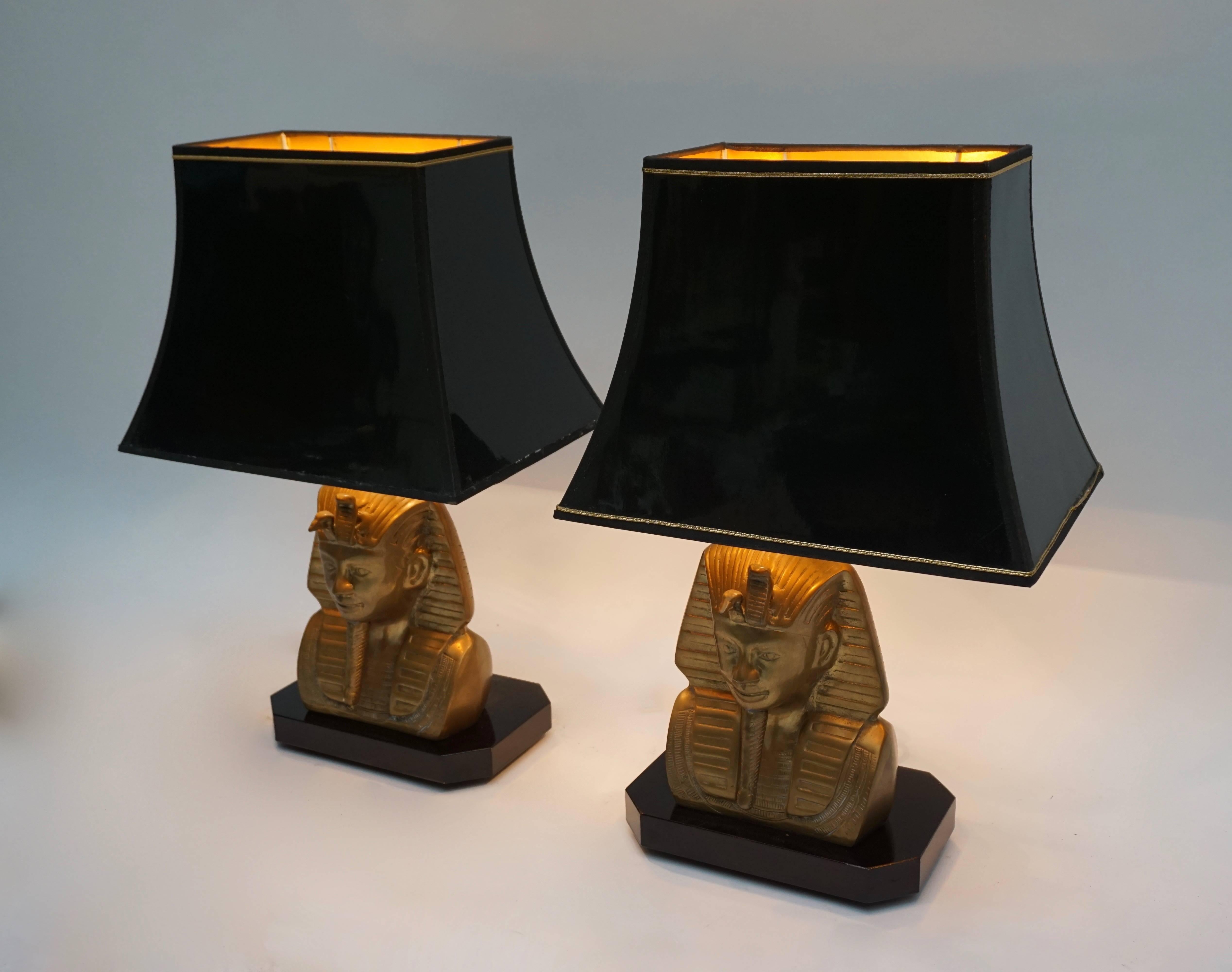 Pair of brass table lamps.
Height:55 cm.
Width:36 cm.
Depth:25 cm.