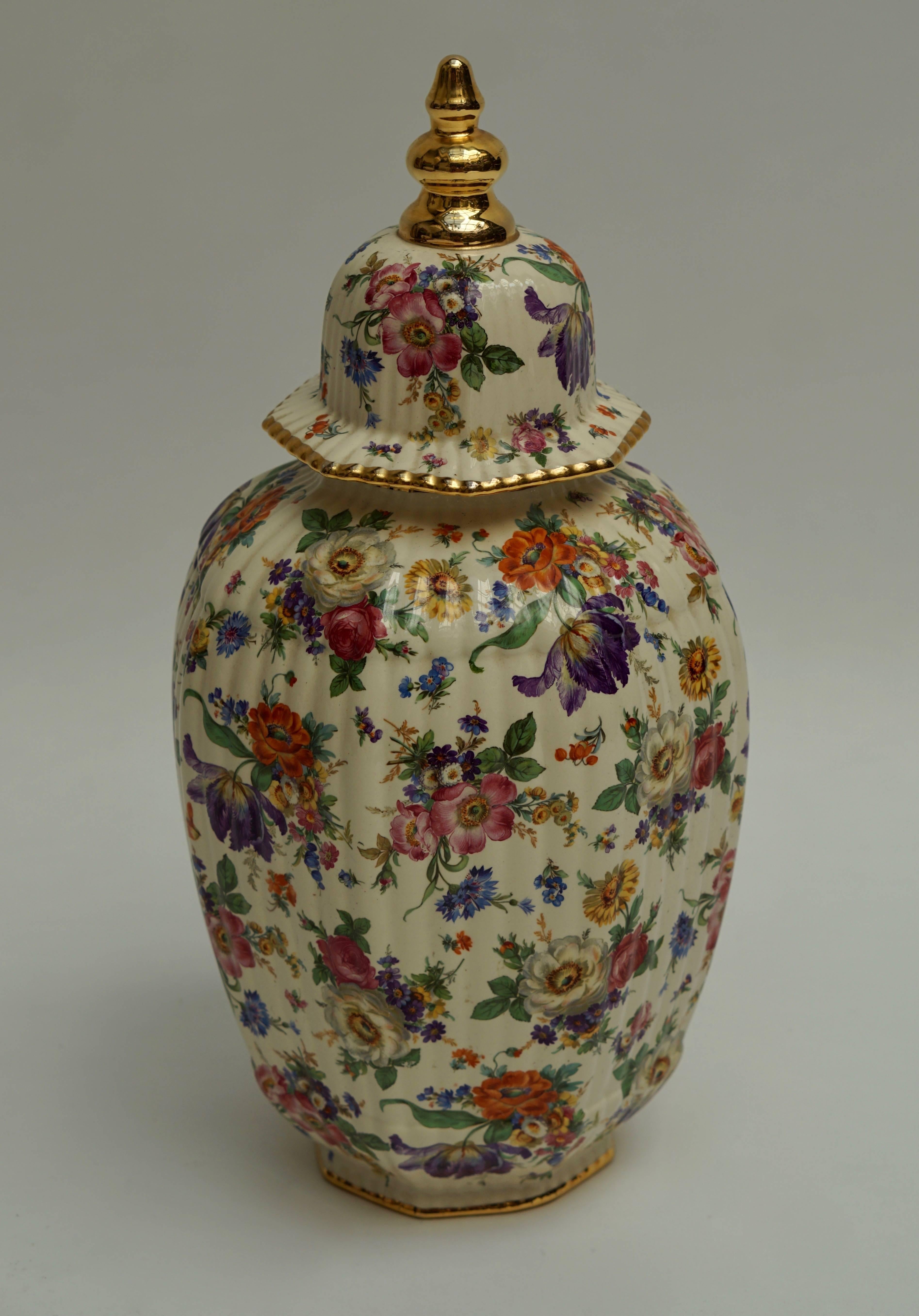 Boch ceramic lidded jar.
Massive jar with a decorative flowers pattern by Boch Louveire ceramic. Vase is marked.