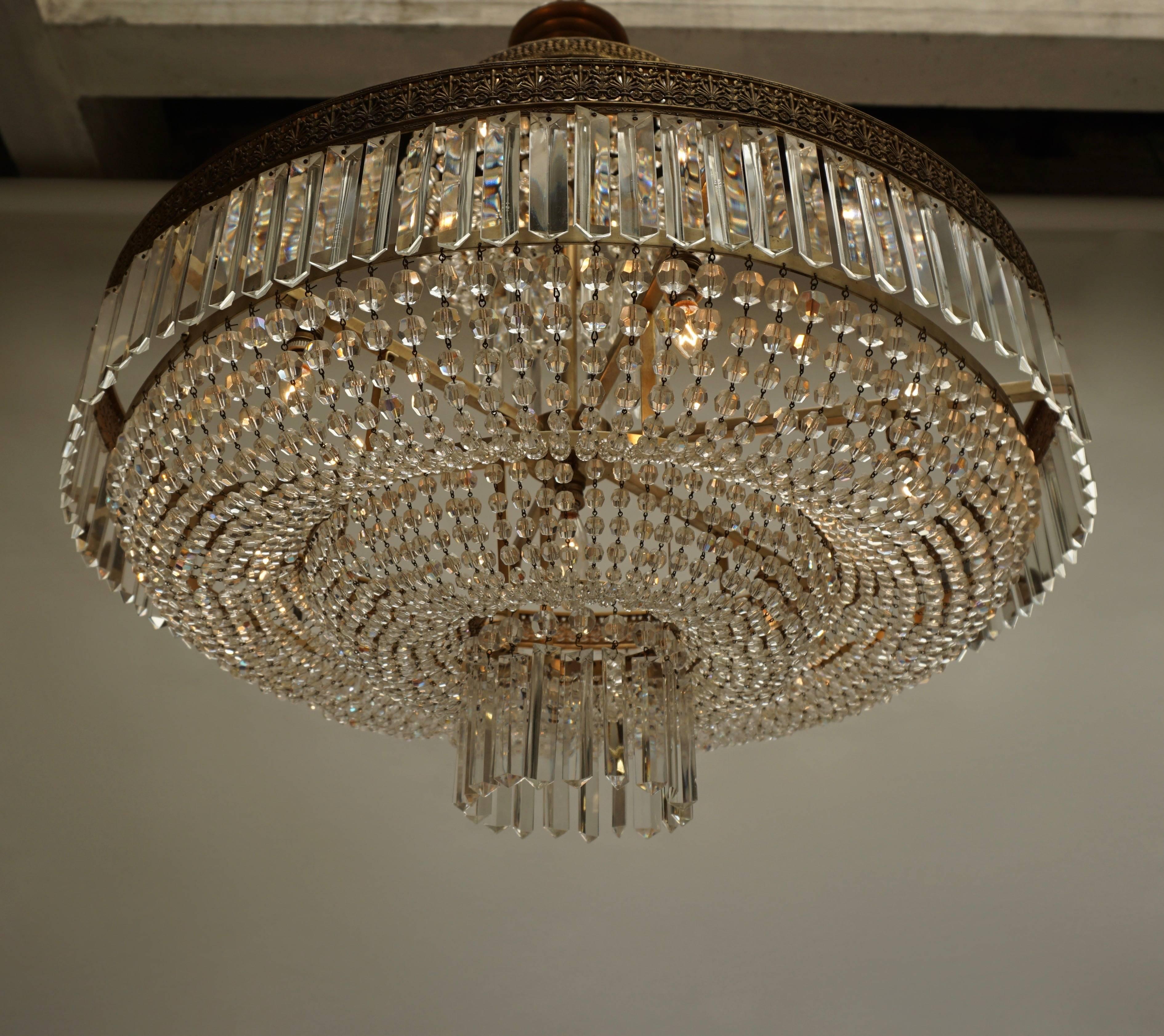 Crystal and Brass Chandelier In Good Condition In Antwerp, BE