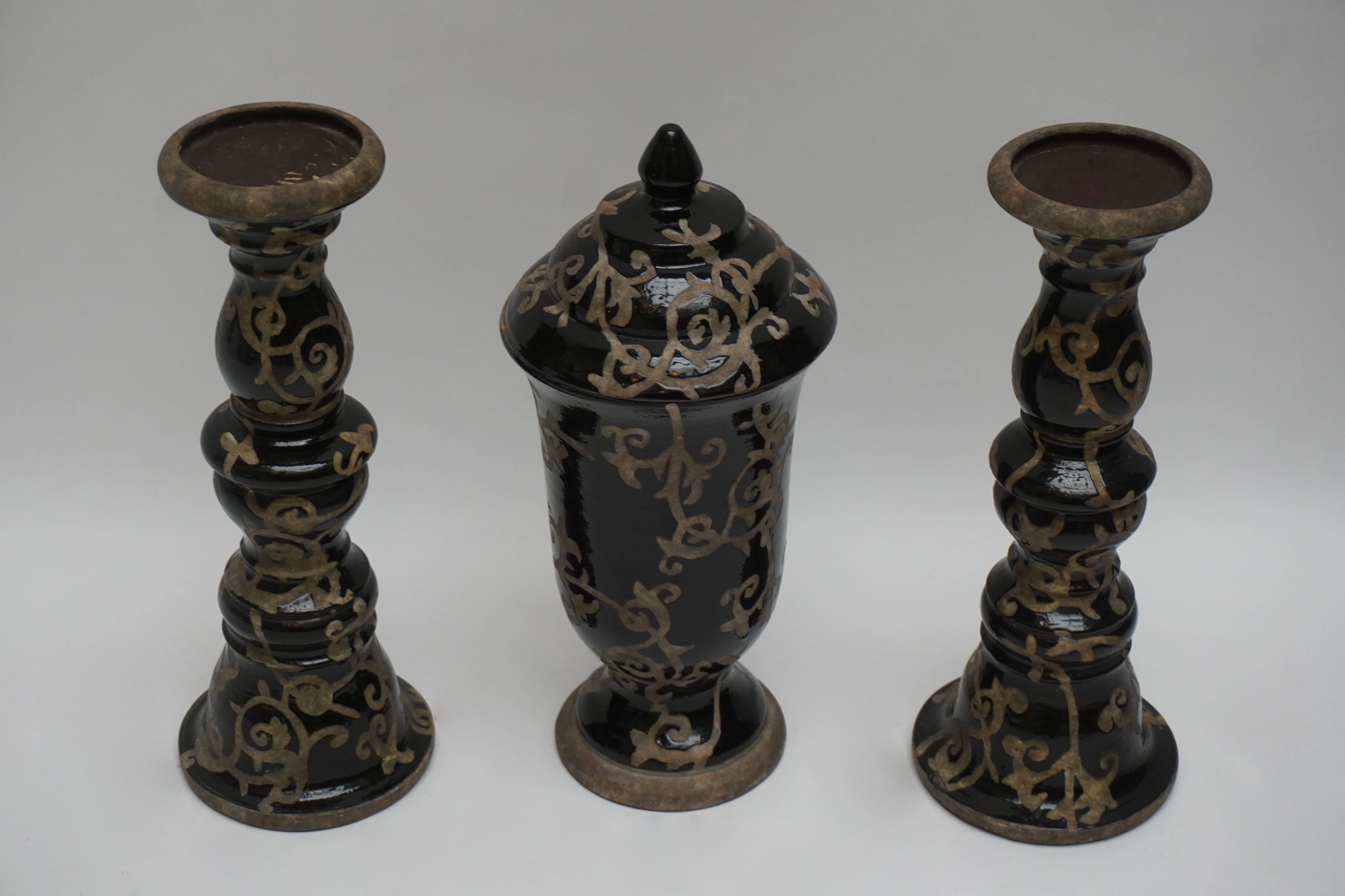 Set of two candlesticks and a vase.
The height of the vase is 42 cm. Diameter 19 cm.
The height of the candlesticks is 41 cm. Diameter 15 cm.
