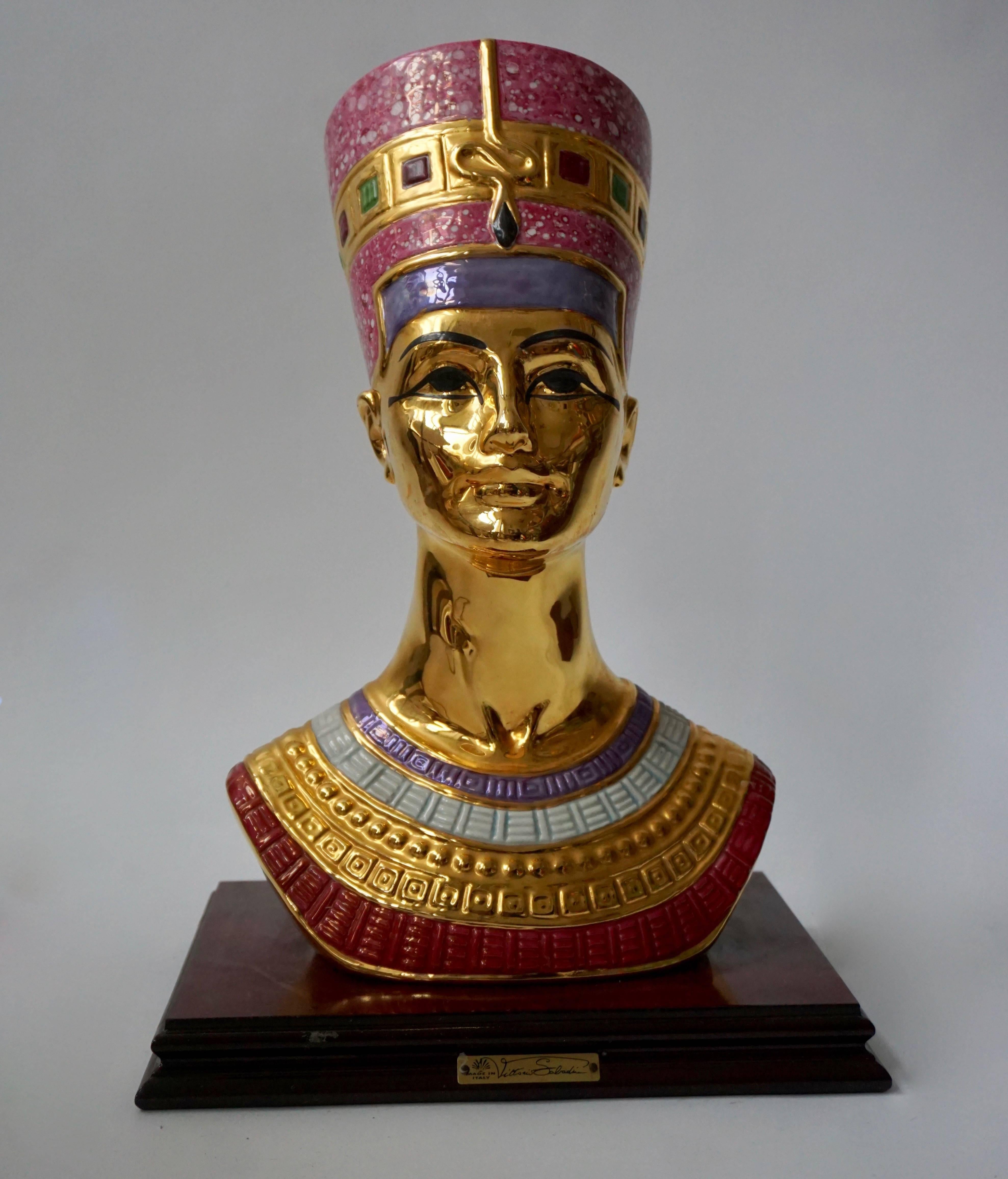 Polychrome porcelain bust of Nefertit by Vittorio Sabatini, after the 1340 BC original in the collection of the Egyptian Museum of Berlin, depicting the Sun Queen wearing a flat-topped crown decorated with a uraeus, the ancient symbol of divine